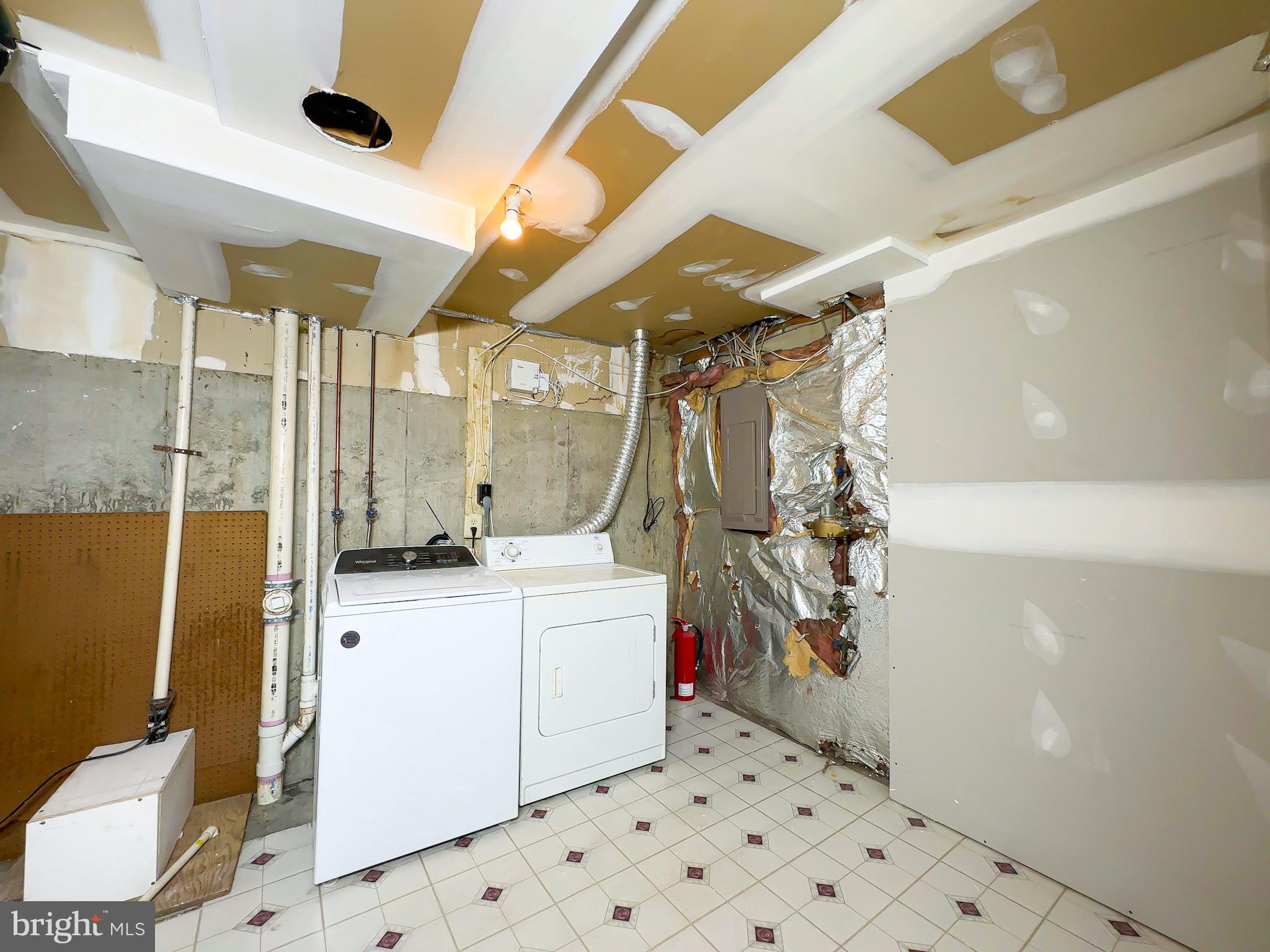 OAK POND PLAT FIVEPHASE - Residential Lease