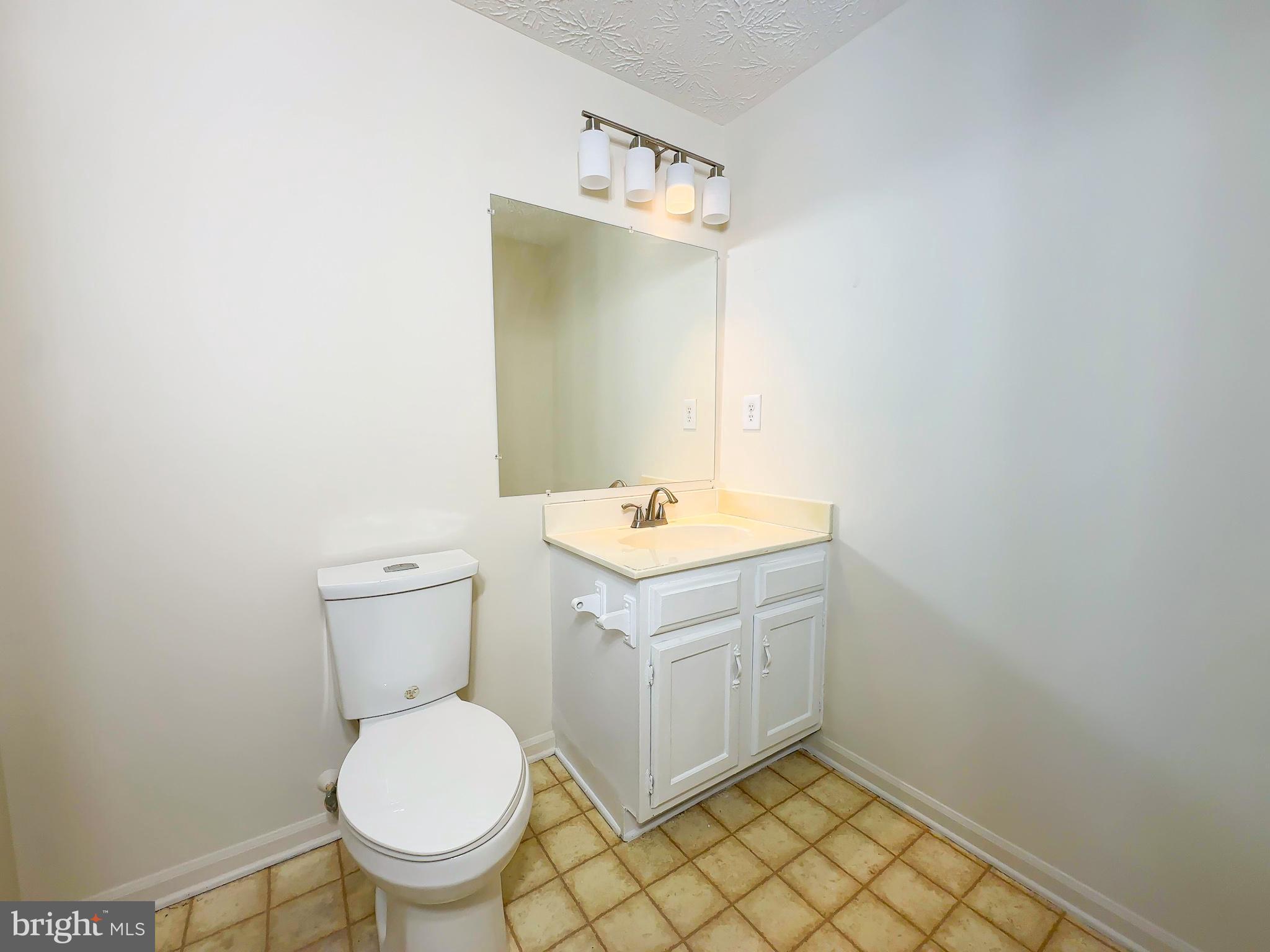 OAK POND PLAT FIVEPHASE - Residential Lease