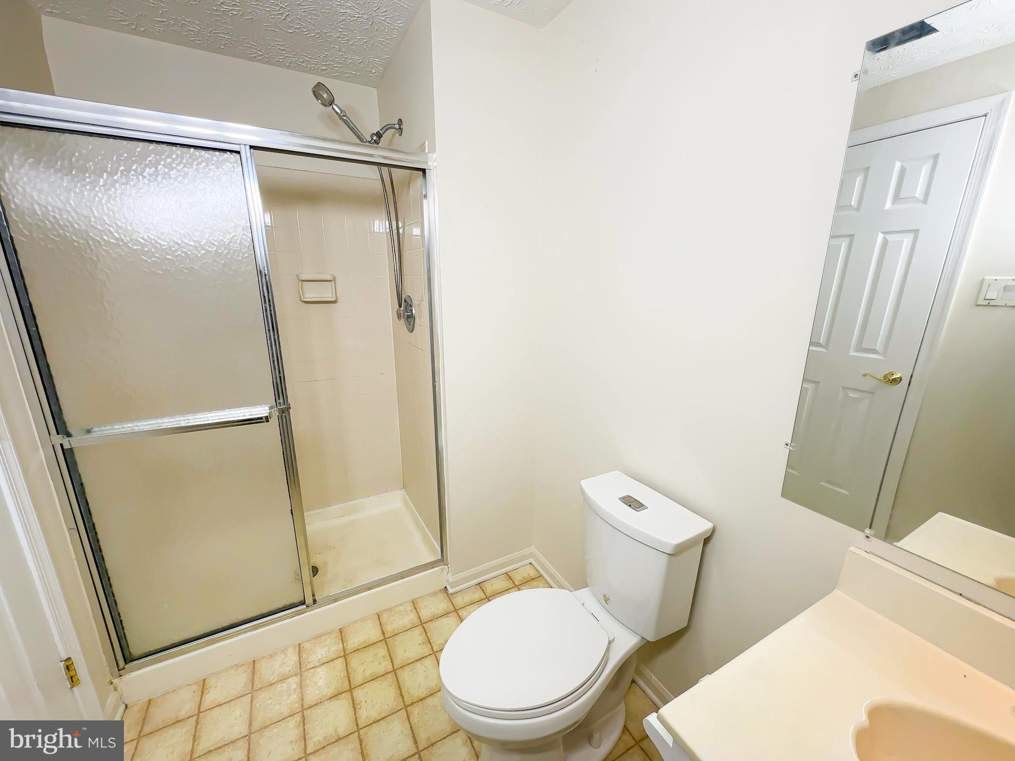 OAK POND PLAT FIVEPHASE - Residential Lease