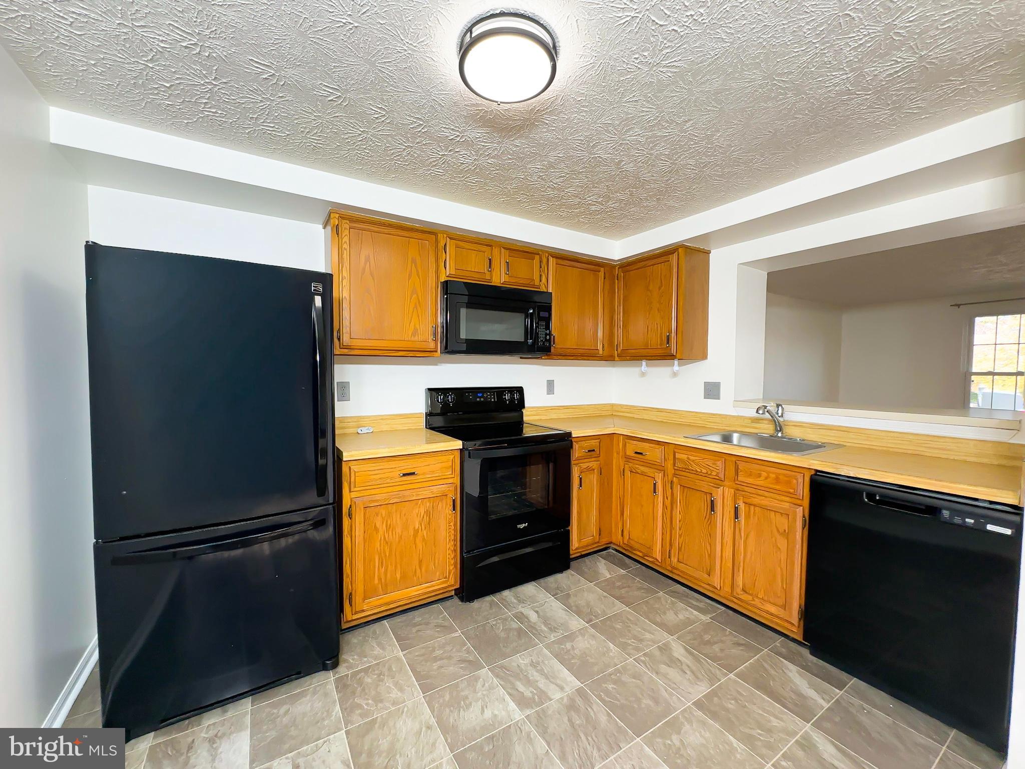 OAK POND PLAT FIVEPHASE - Residential Lease