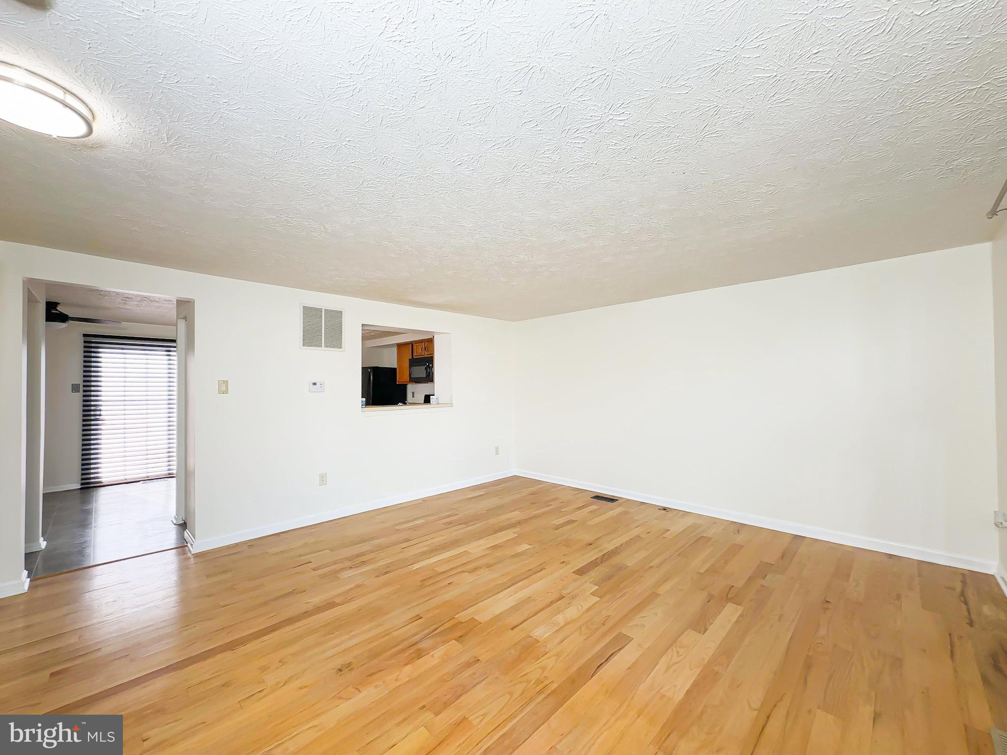 OAK POND PLAT FIVEPHASE - Residential Lease