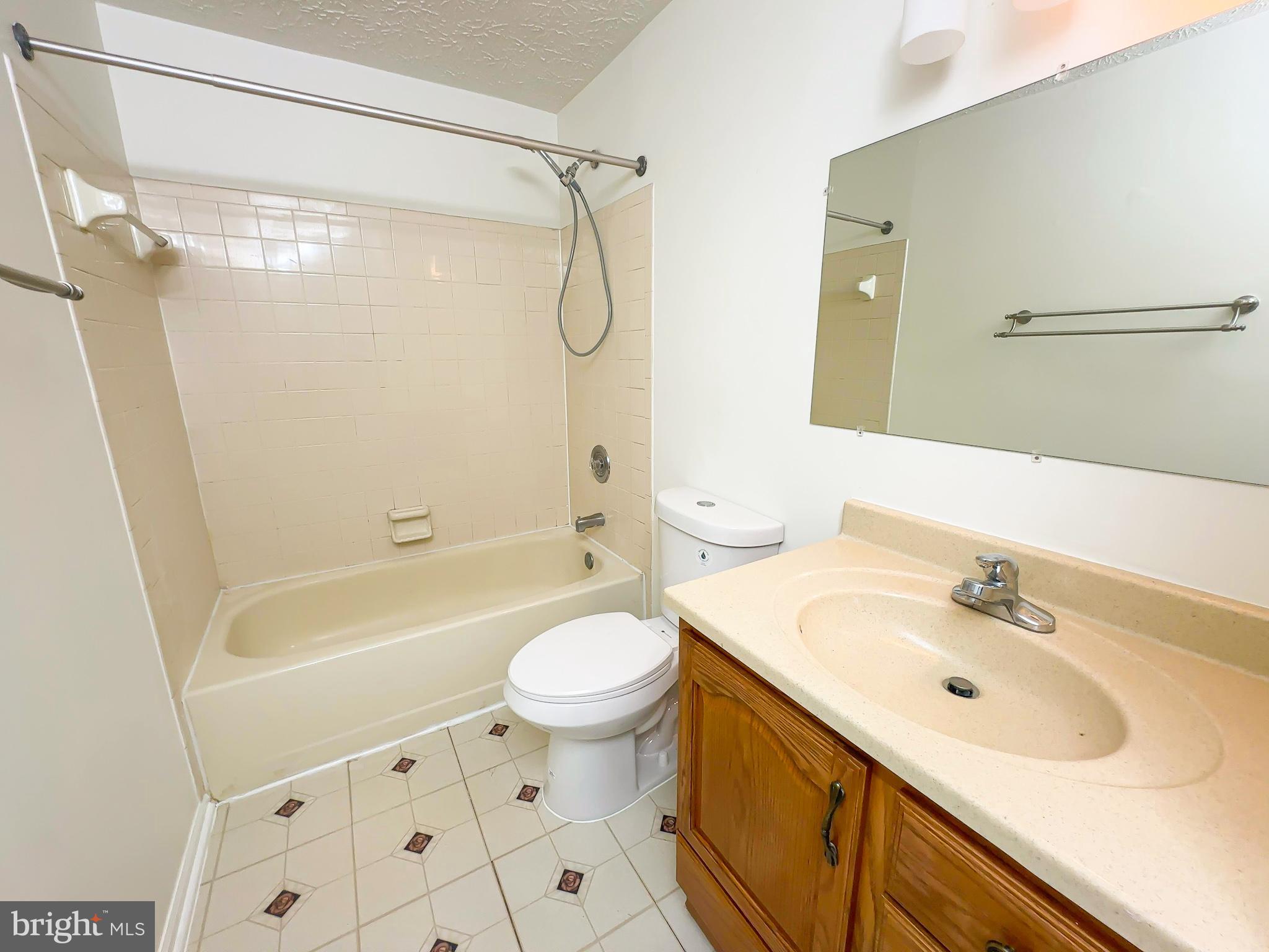 OAK POND PLAT FIVEPHASE - Residential Lease