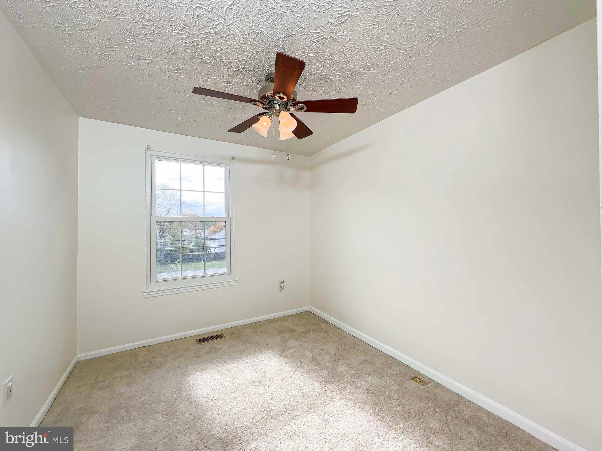 OAK POND PLAT FIVEPHASE - Residential Lease