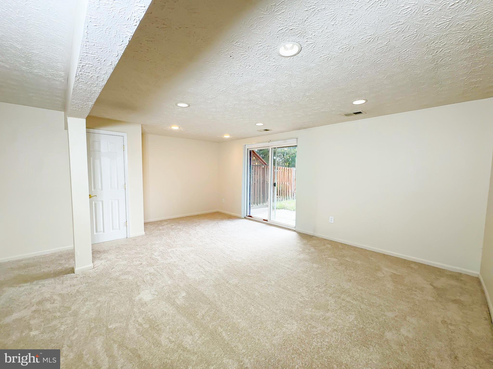 OAK POND PLAT FIVEPHASE - Residential Lease