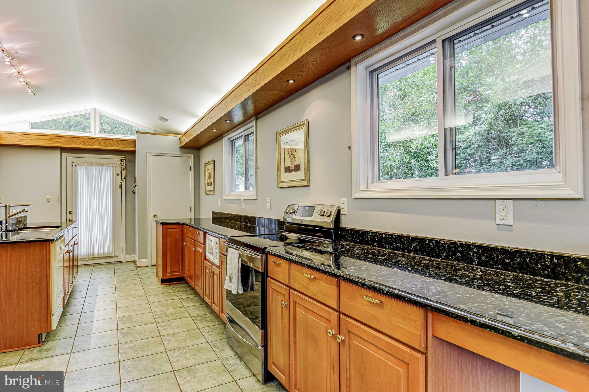 WHITE FLINT PARK - Residential Lease