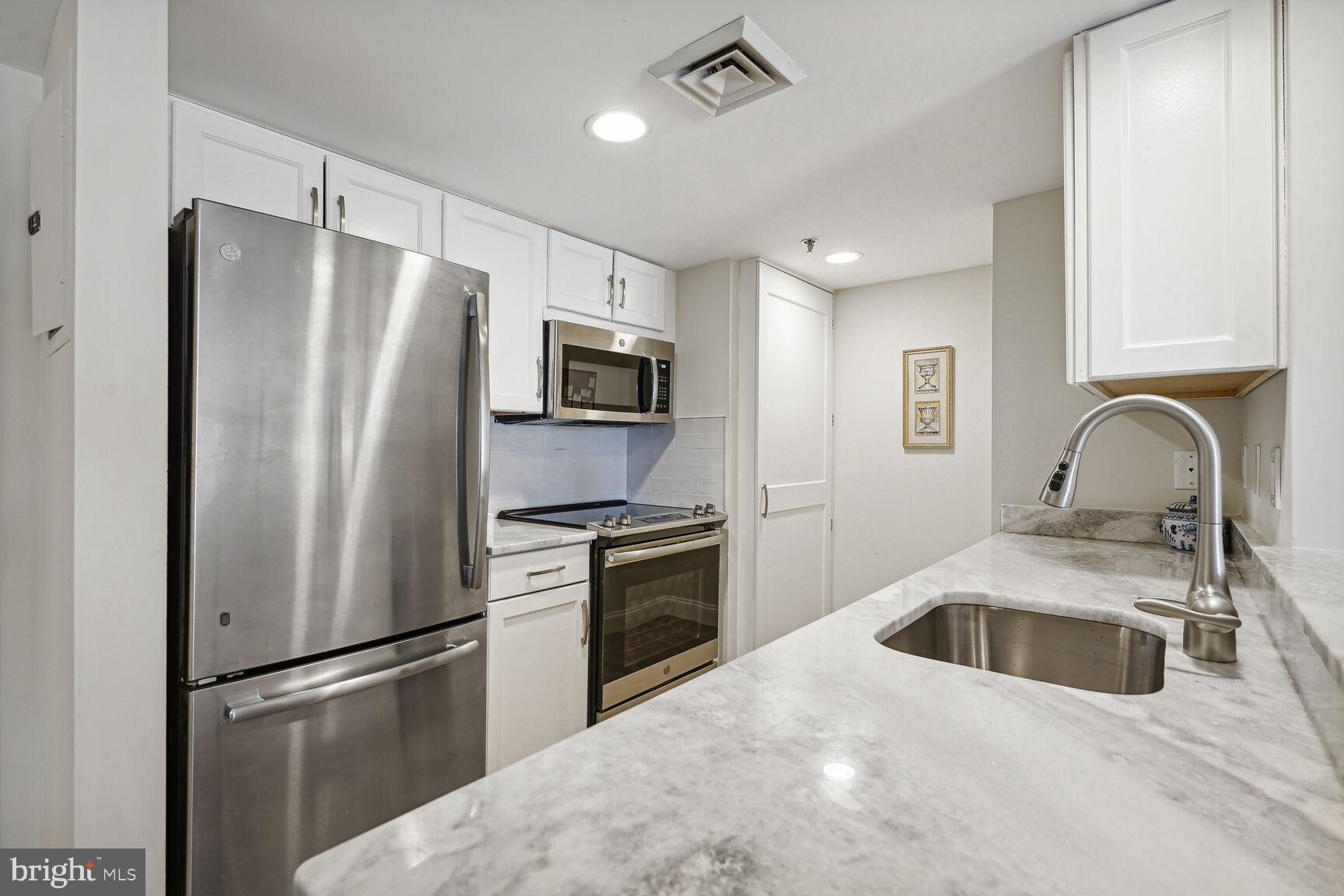 THE JEFFERSON - SUNRISE SENIOR LIVING - Residential Lease