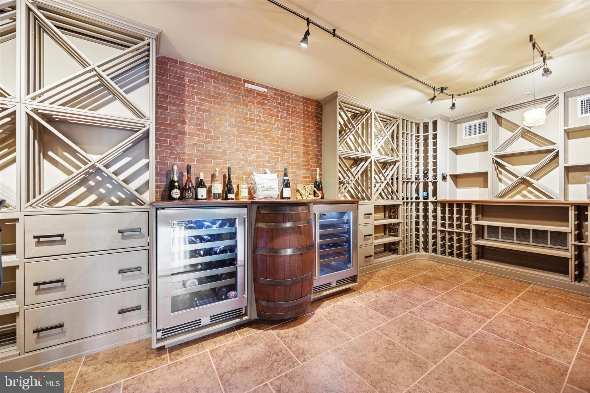 BRICK HOUSE FARM - Residential