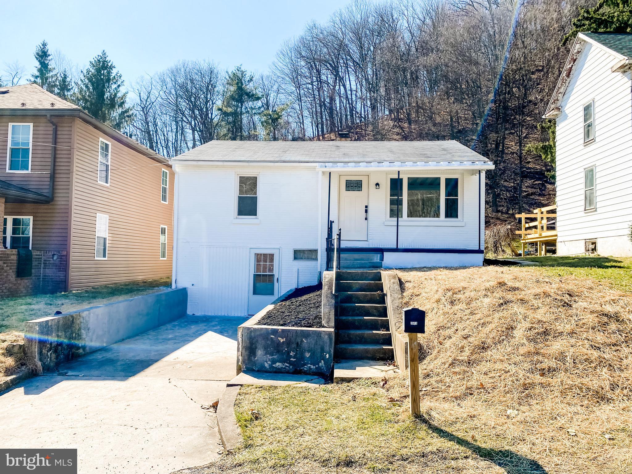 ECKHART MINES - Residential