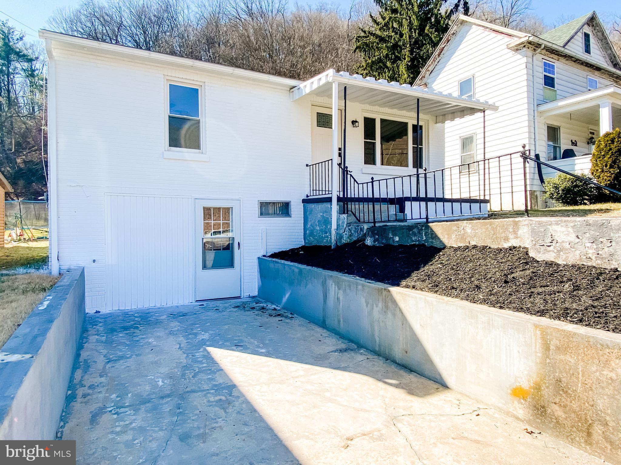 ECKHART MINES - Residential