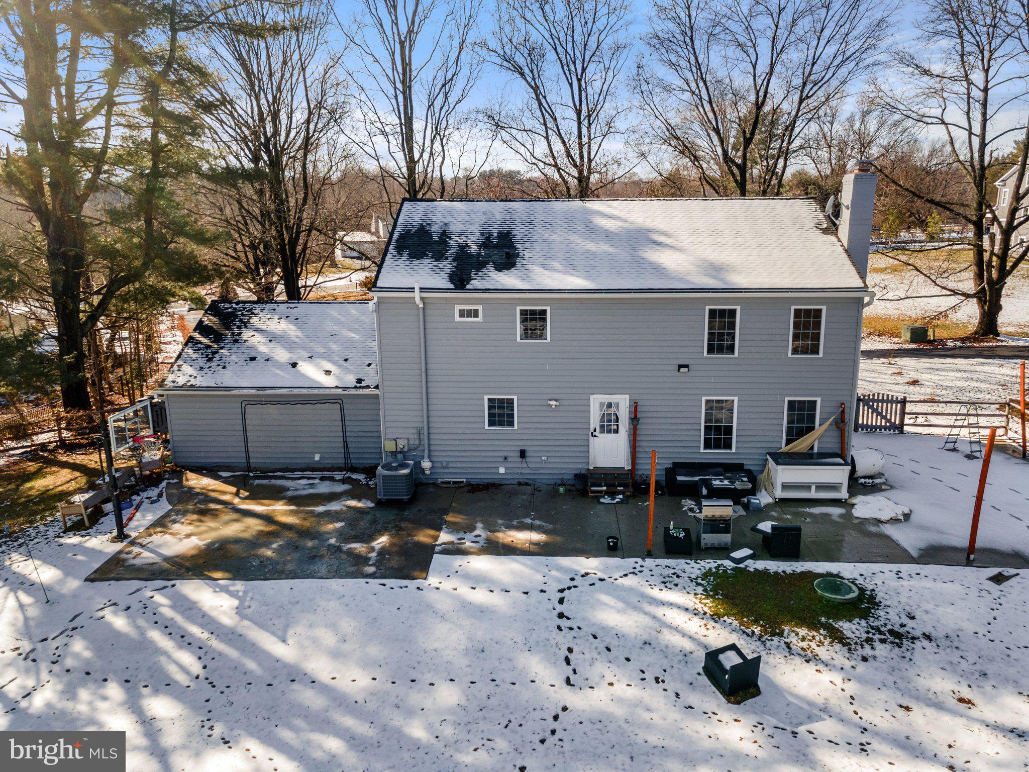 FALLS MANOR - Residential Lease