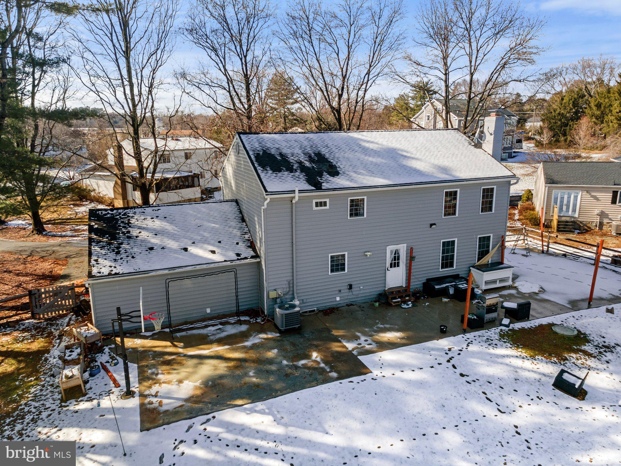 FALLS MANOR - Residential Lease