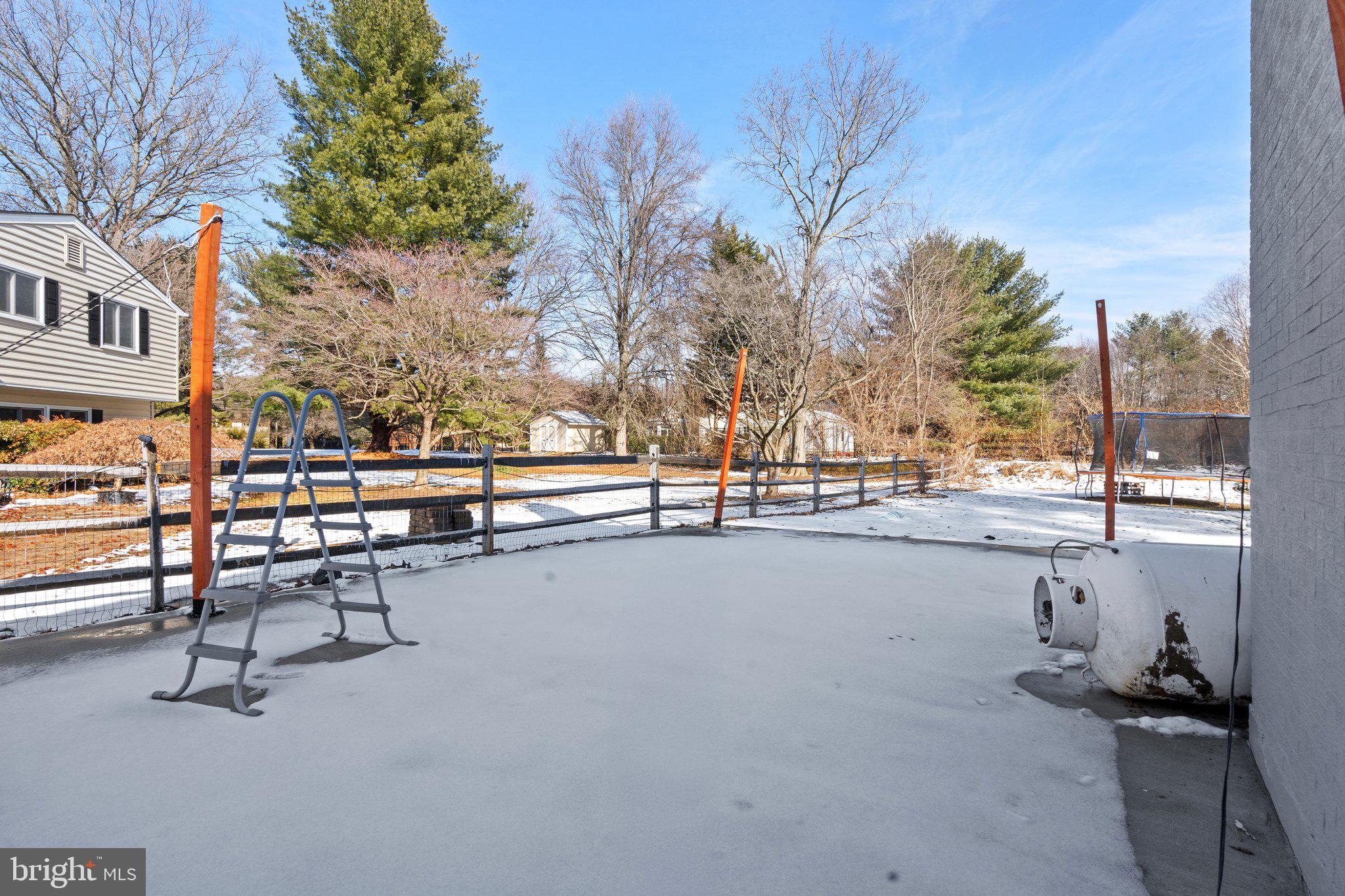 FALLS MANOR - Residential Lease