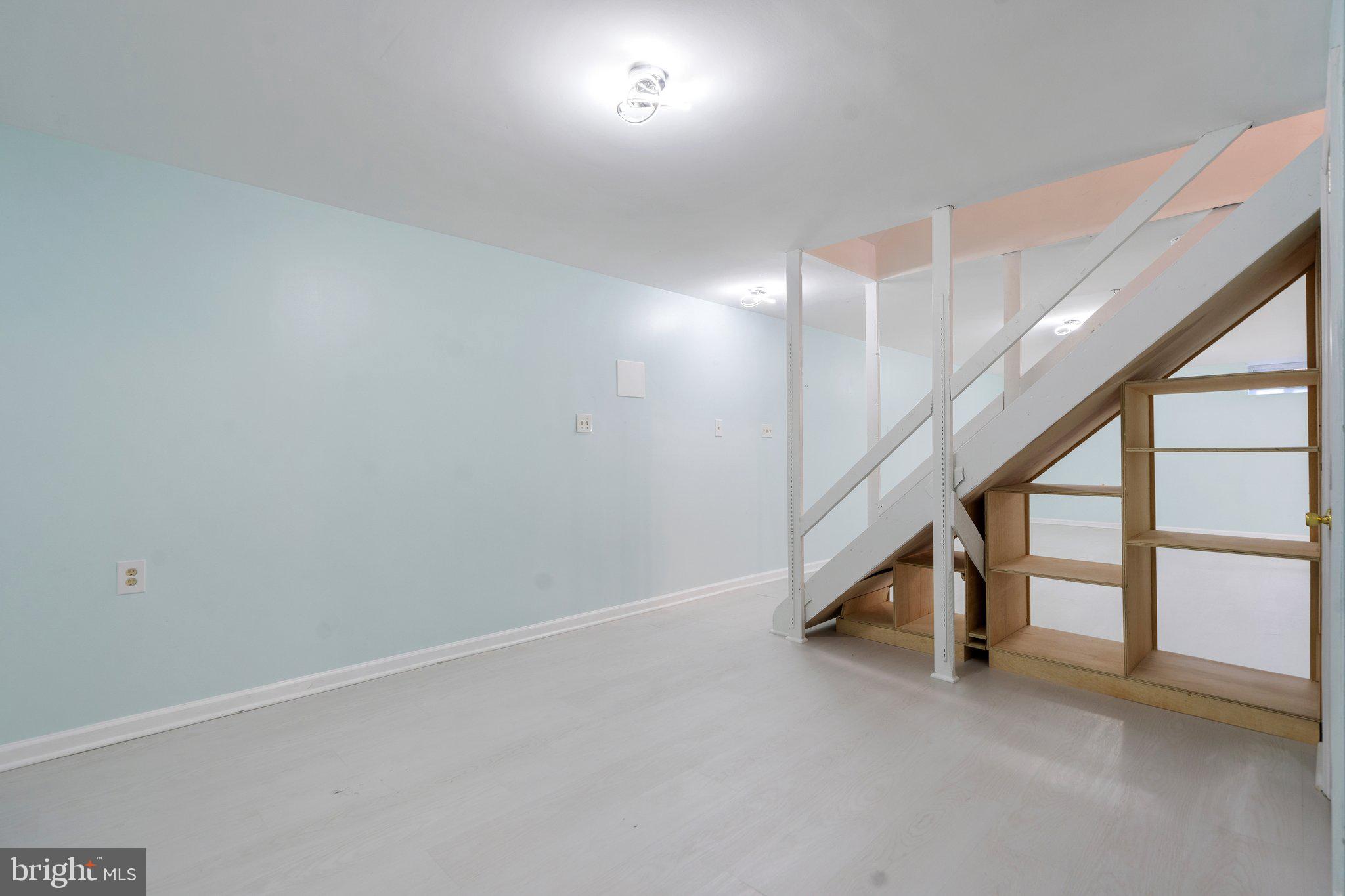 FALLS MANOR - Residential Lease