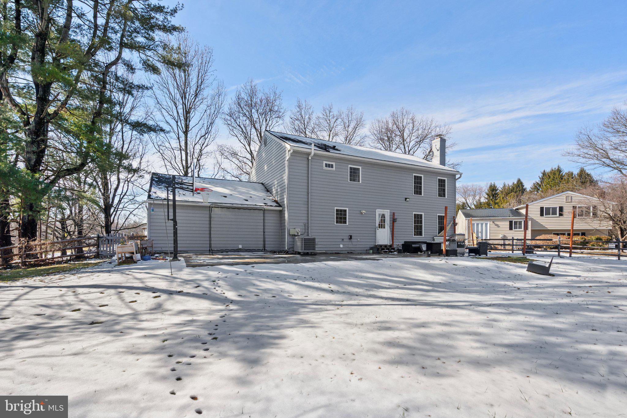 FALLS MANOR - Residential Lease