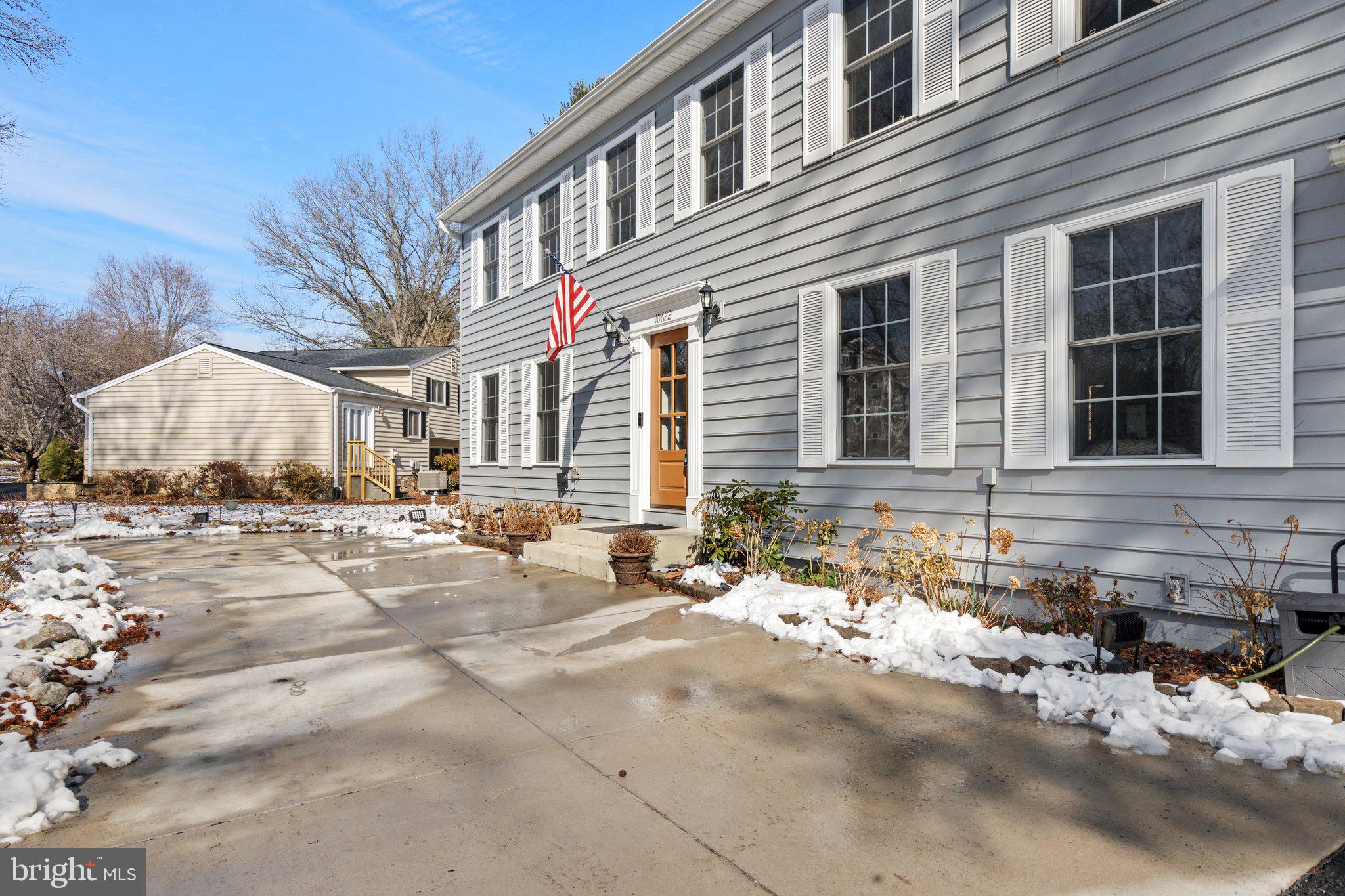 FALLS MANOR - Residential Lease