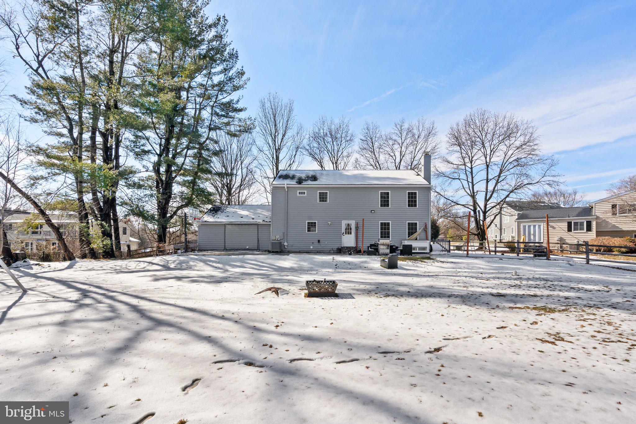 FALLS MANOR - Residential Lease