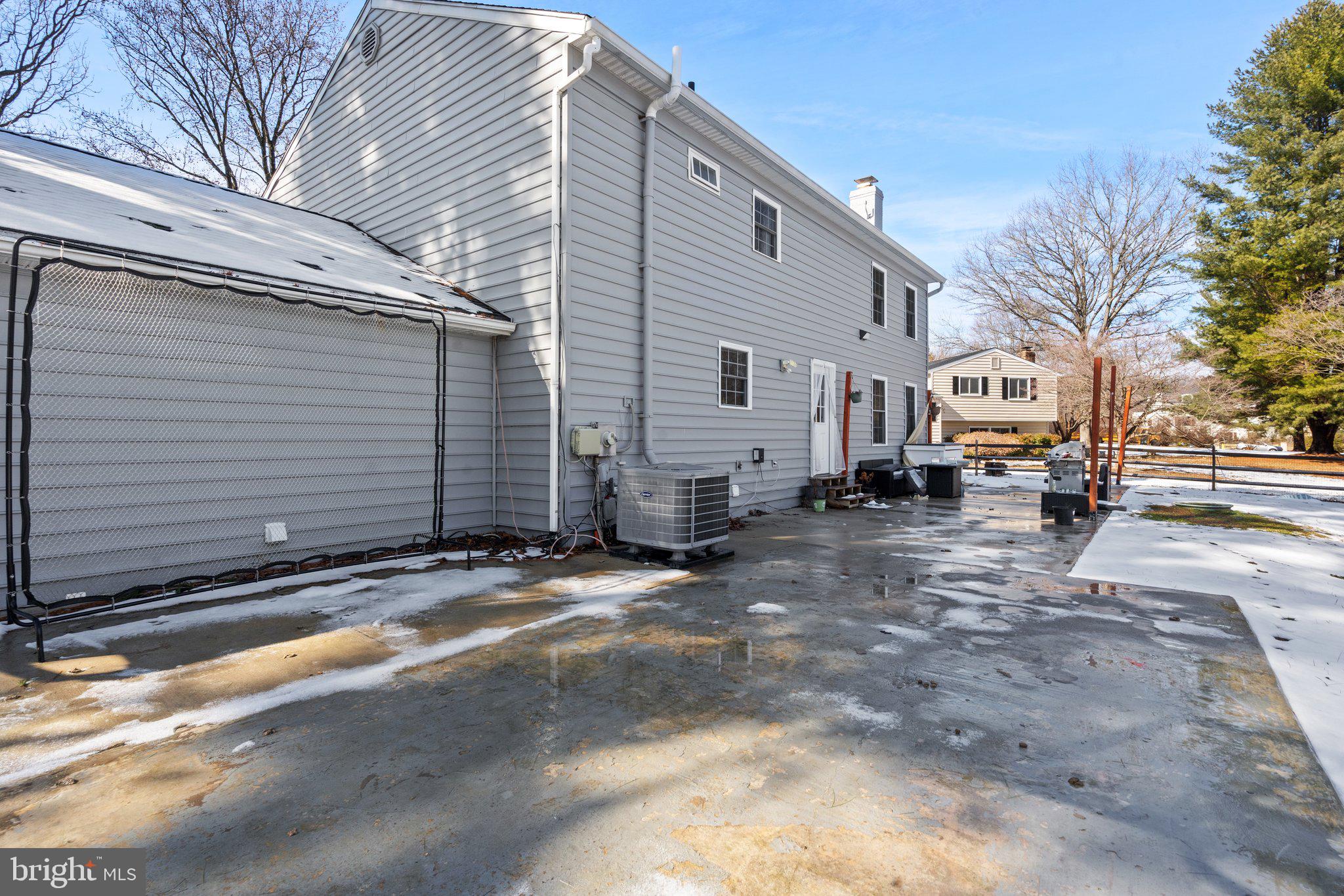 FALLS MANOR - Residential Lease