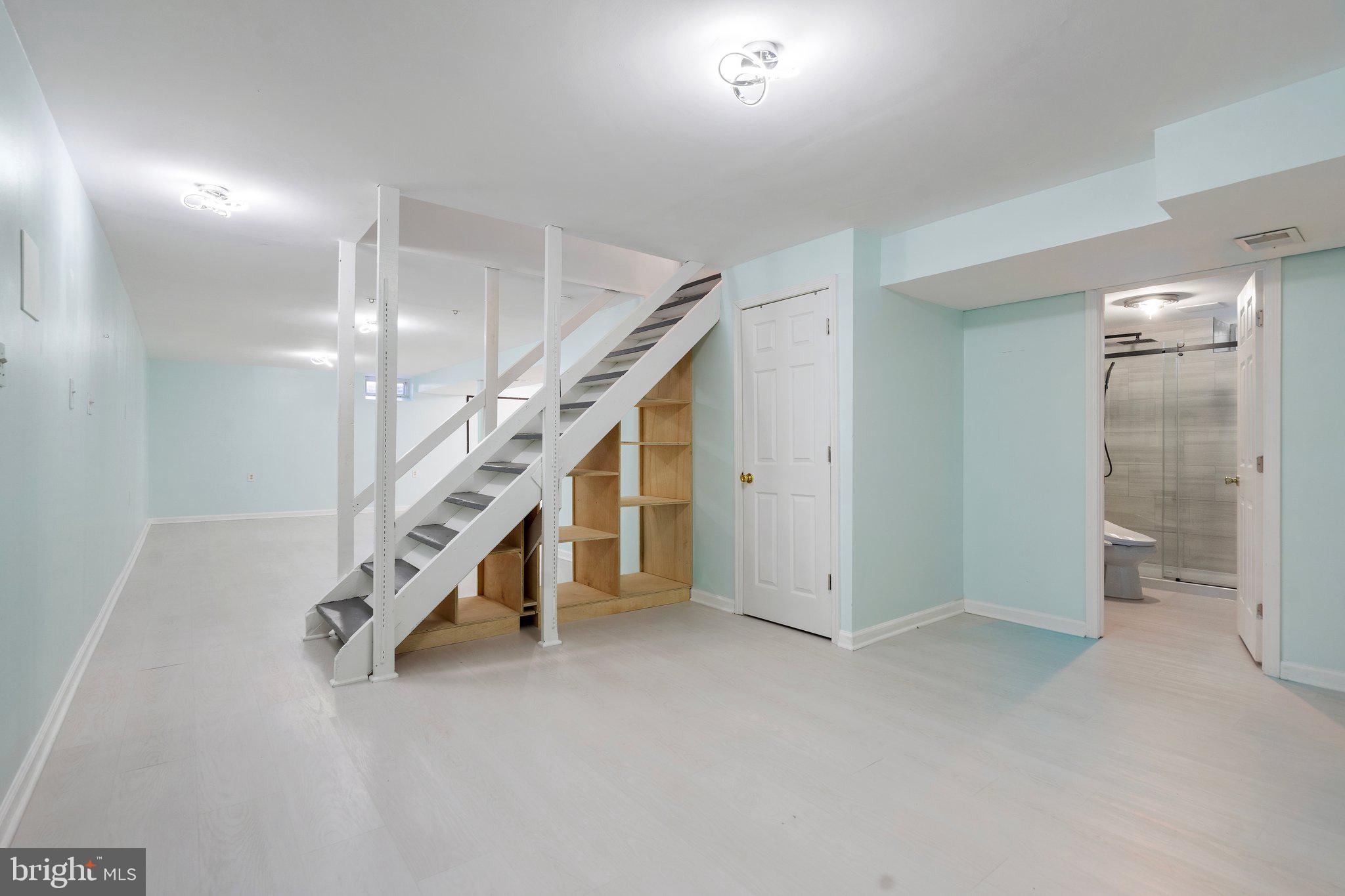 FALLS MANOR - Residential Lease