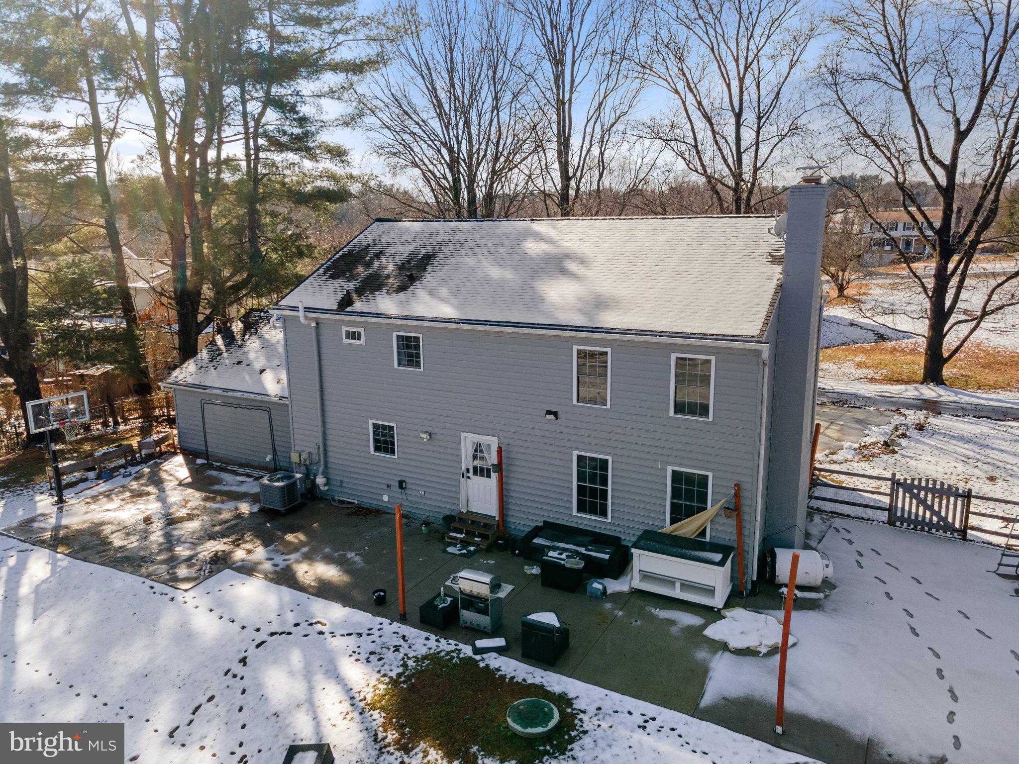 FALLS MANOR - Residential Lease