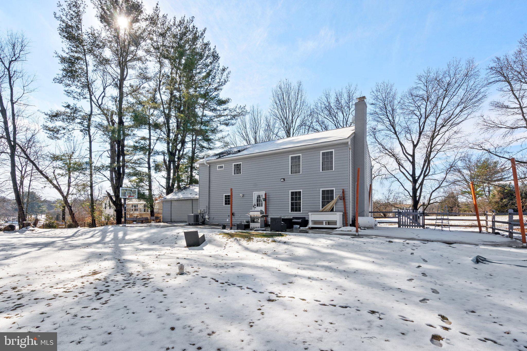 FALLS MANOR - Residential Lease