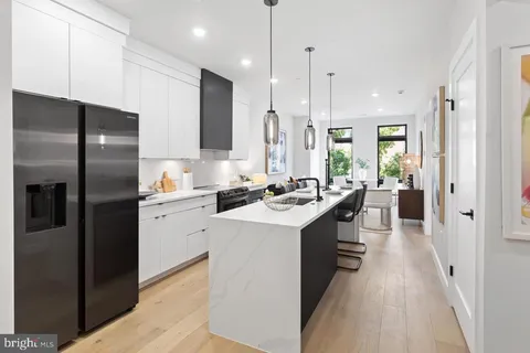 MLS: DCDC2262886