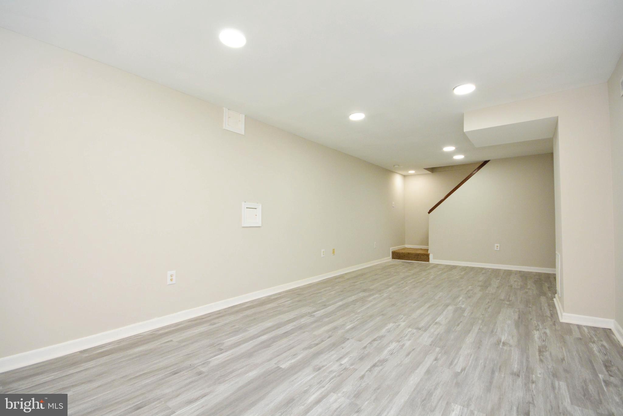 HUNT MEADOW - Residential Lease