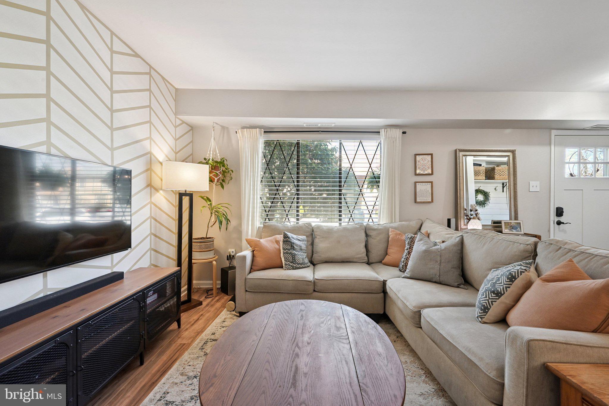 127 CHELSEA CIRCLE B143