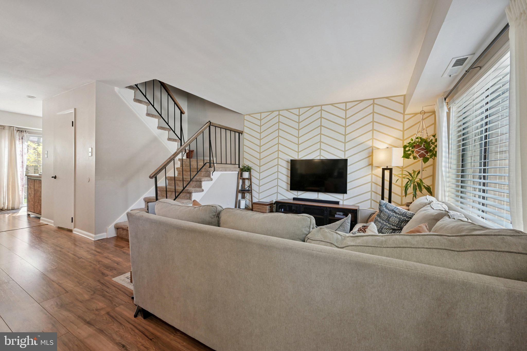 127 CHELSEA CIRCLE B143