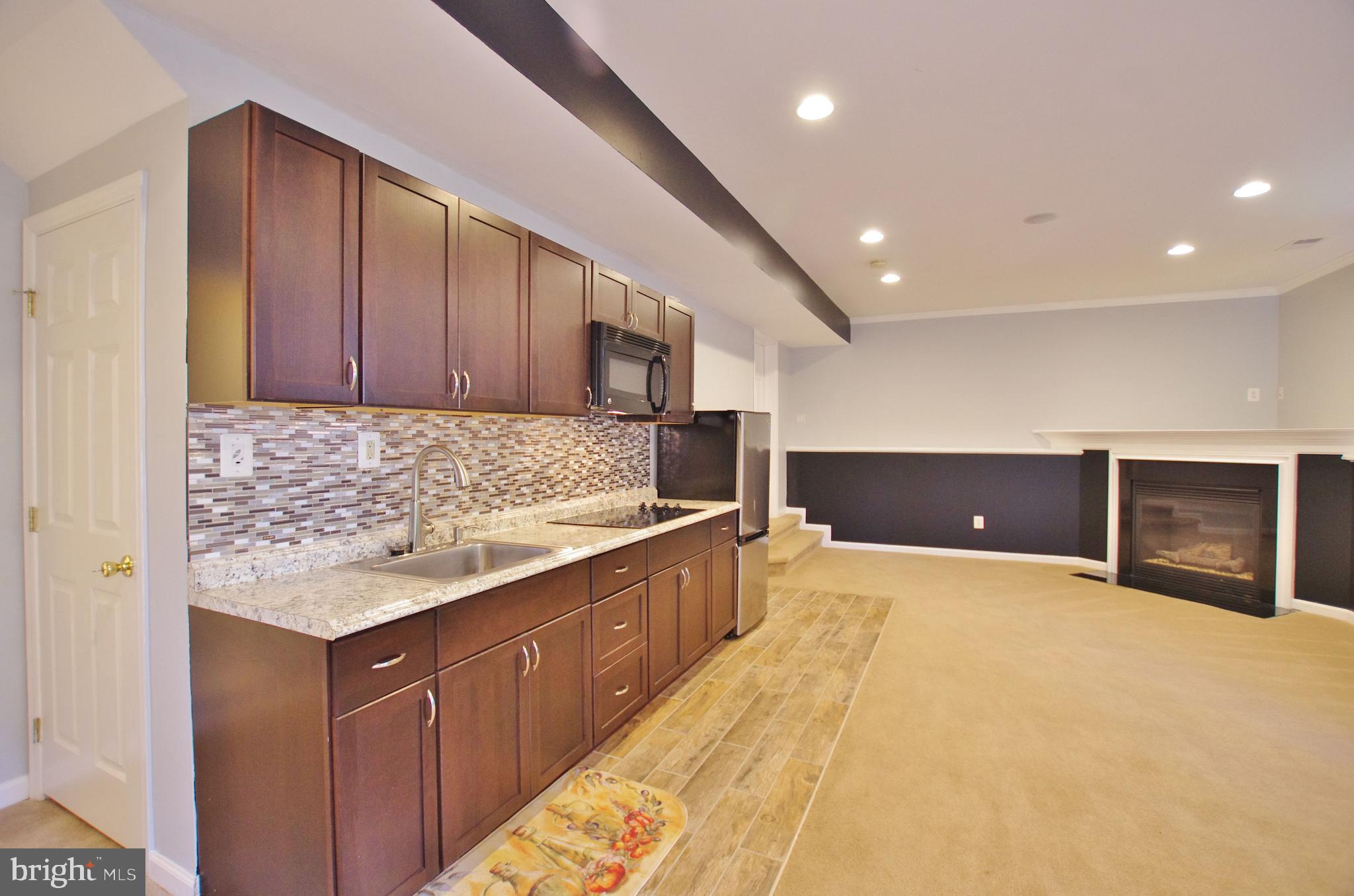 WINDSOR KNOLL - Residential Lease