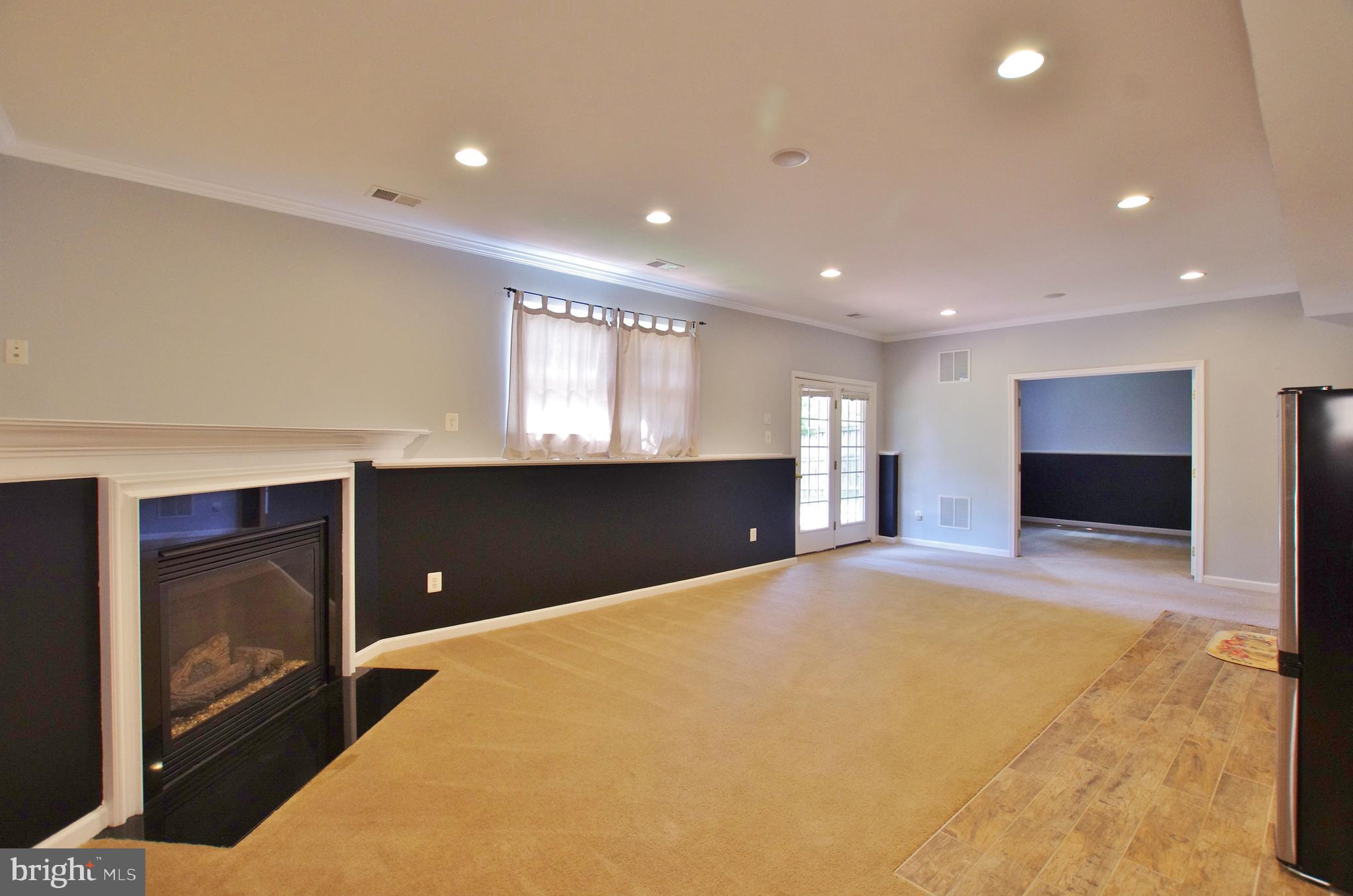 WINDSOR KNOLL - Residential Lease