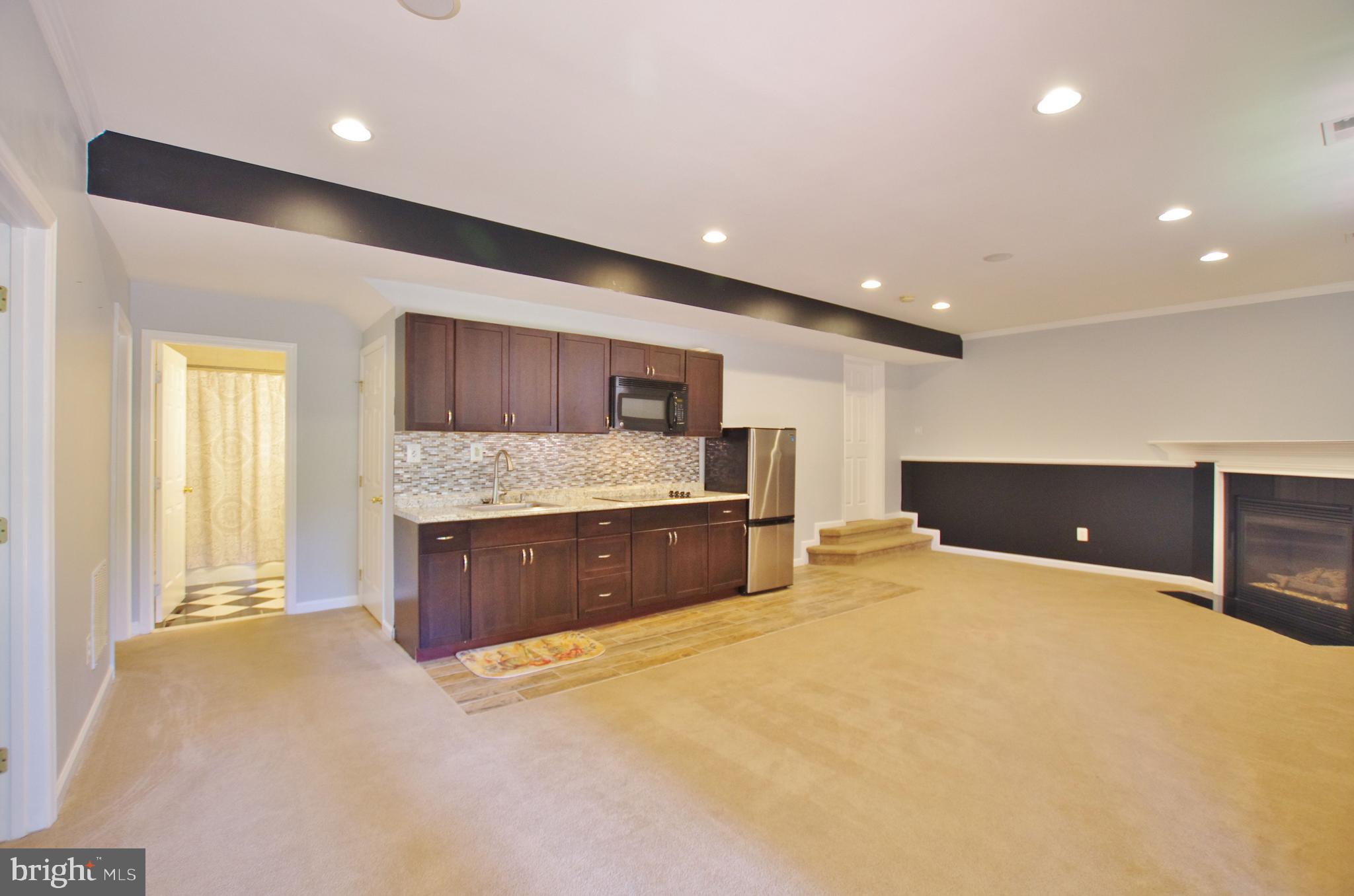 WINDSOR KNOLL - Residential Lease