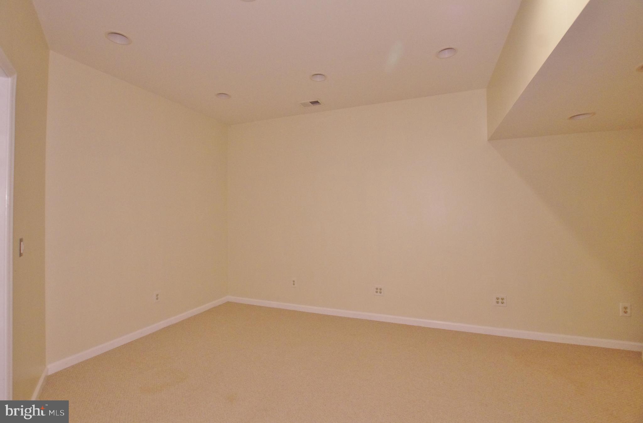 WINDSOR KNOLL - Residential Lease