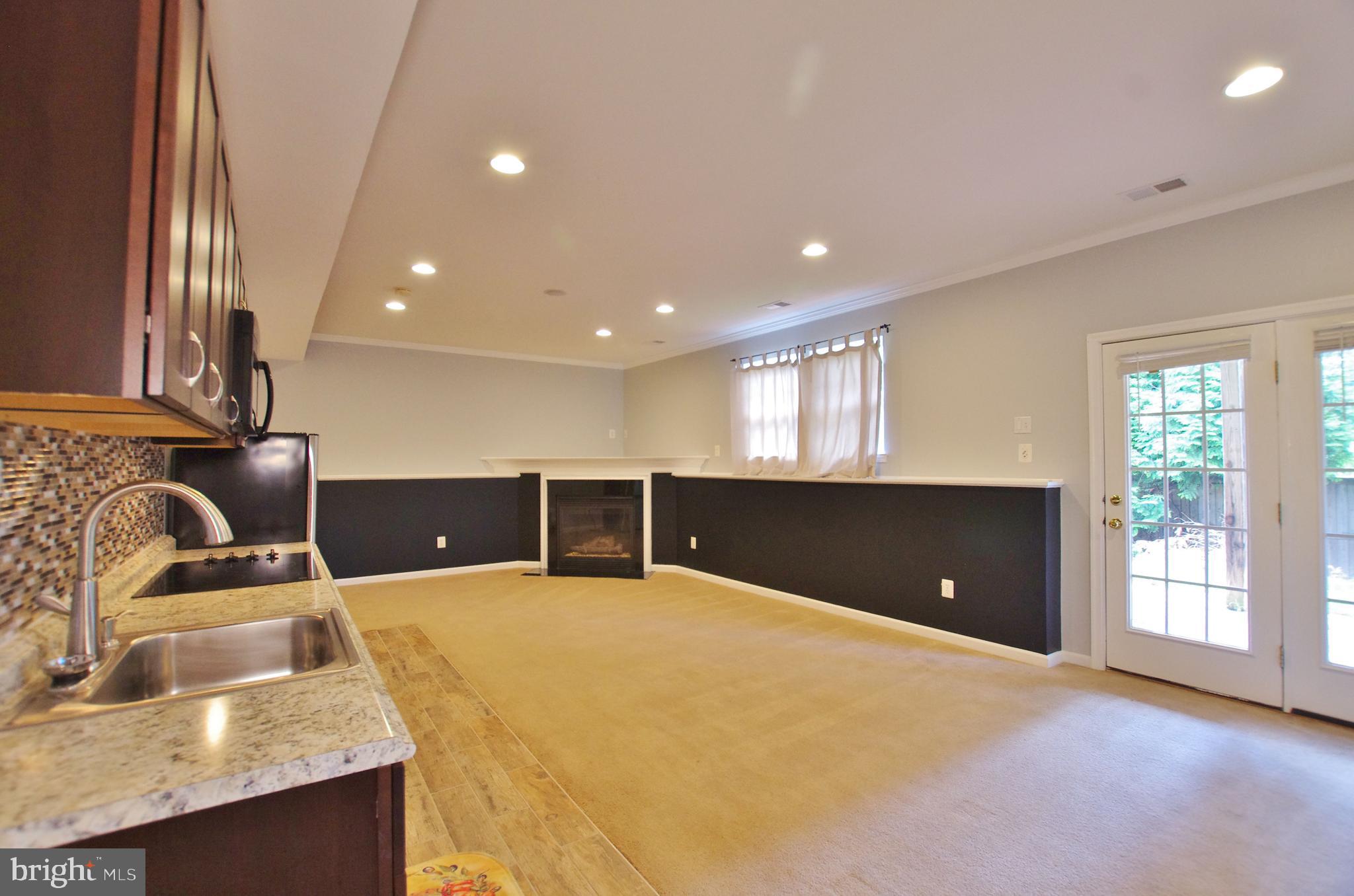 WINDSOR KNOLL - Residential Lease