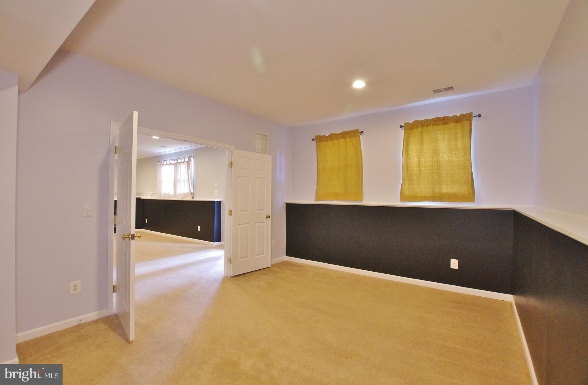 WINDSOR KNOLL - Residential Lease