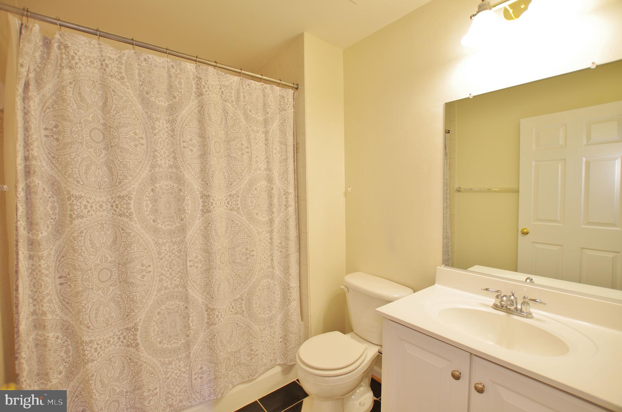 WINDSOR KNOLL - Residential Lease