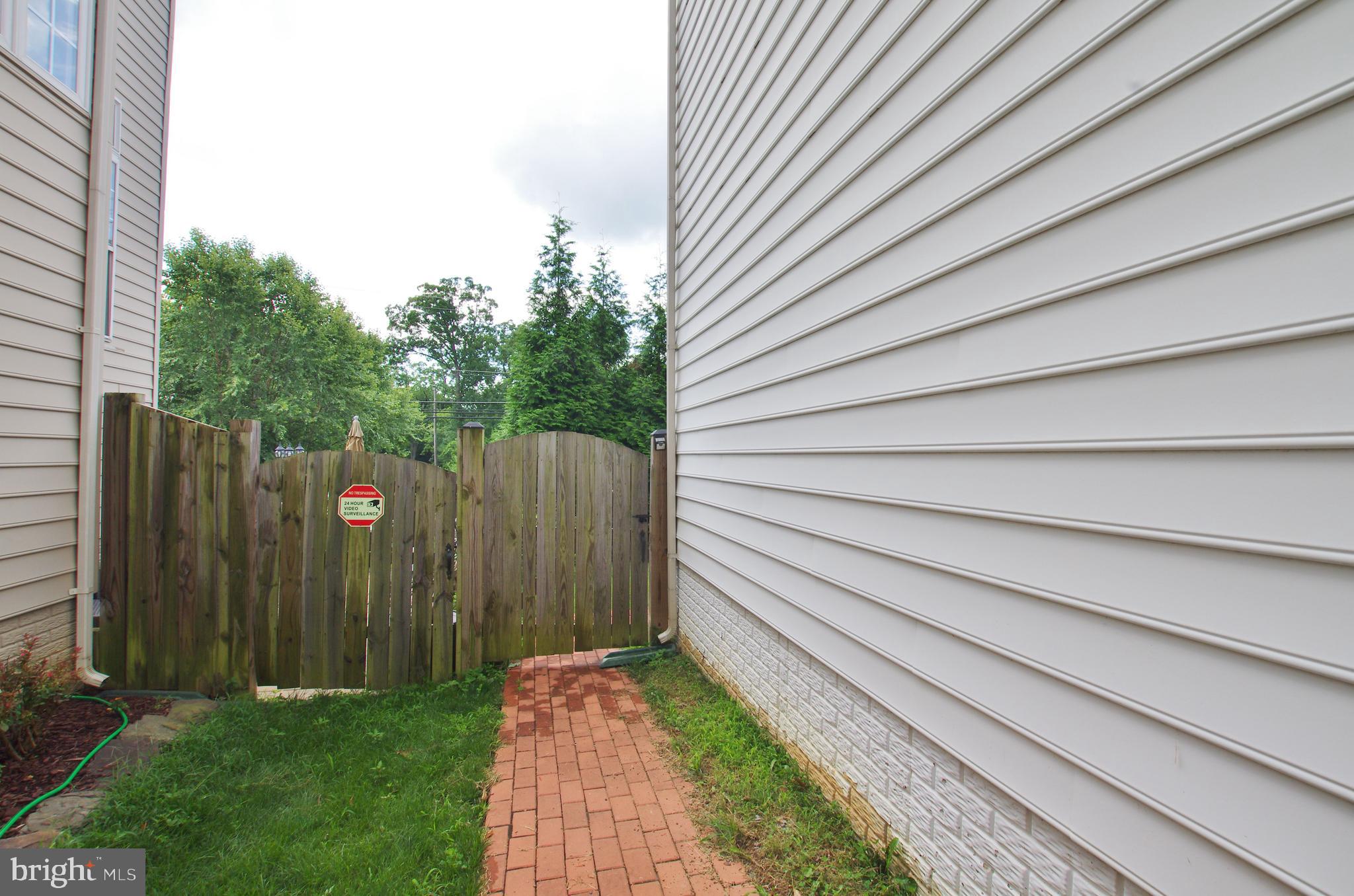 WINDSOR KNOLL - Residential Lease