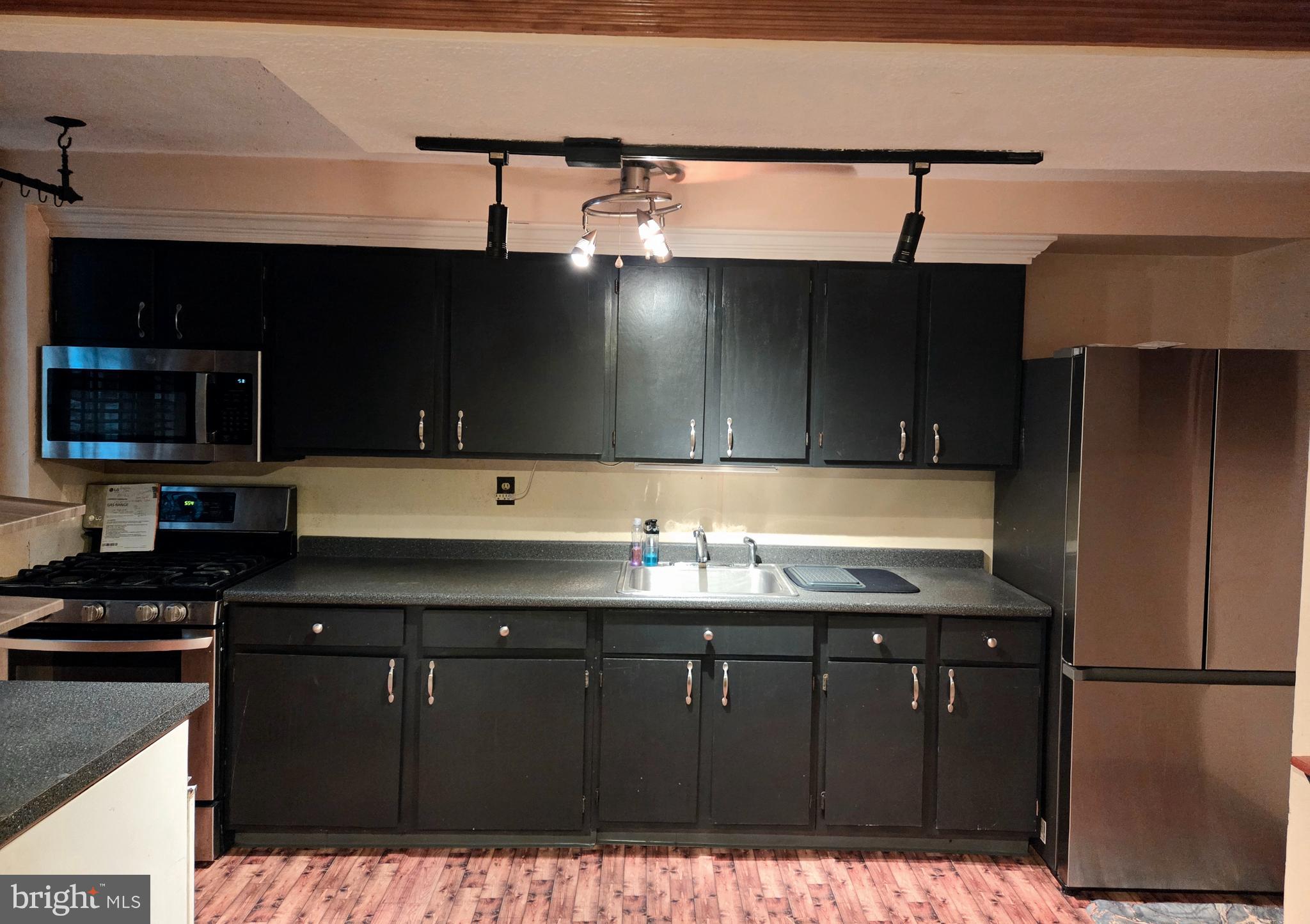 8016 WILLIAMS AVENUE