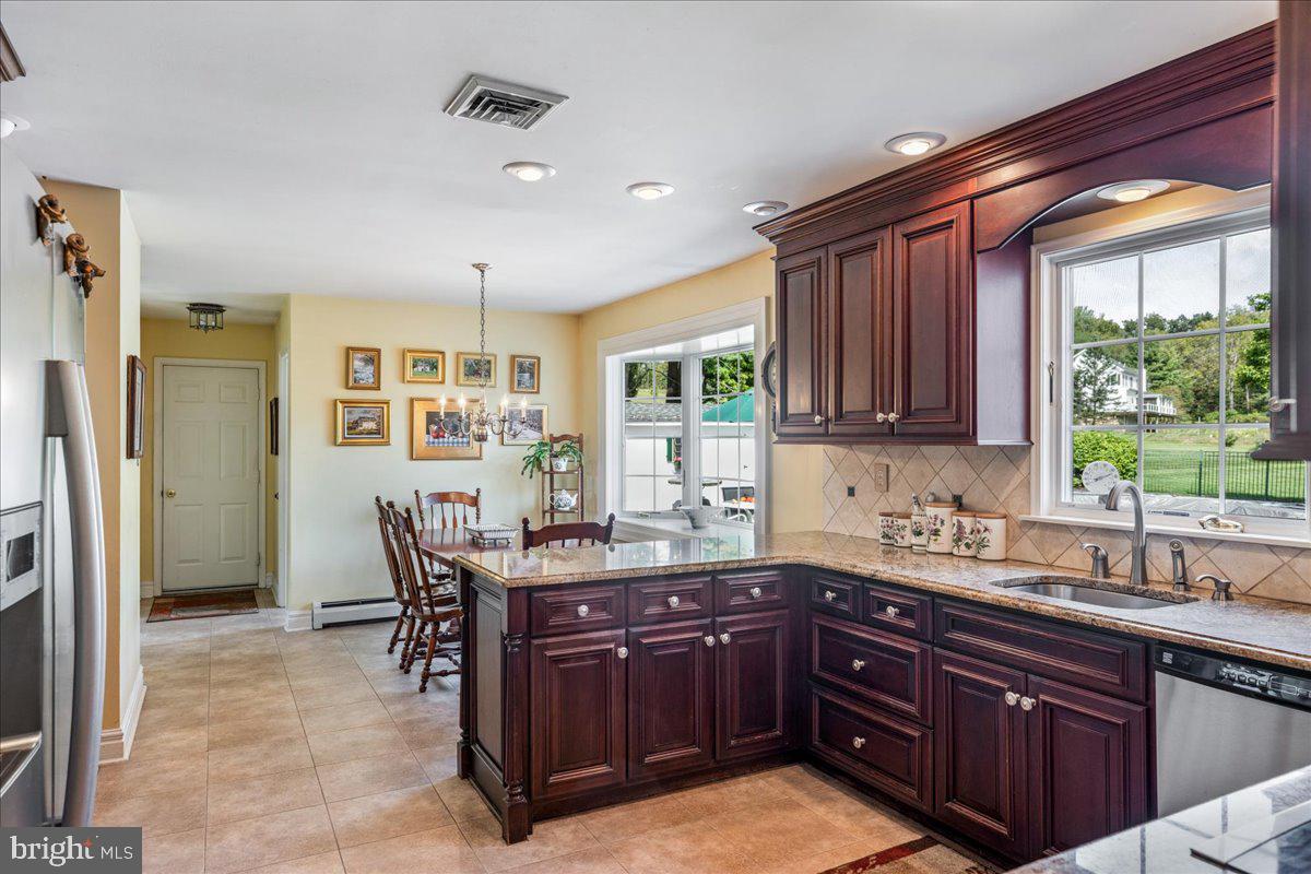 COUNTRY RIDGE - Residential