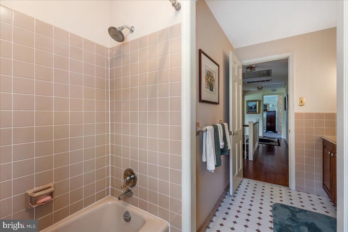 COUNTRY RIDGE - Residential