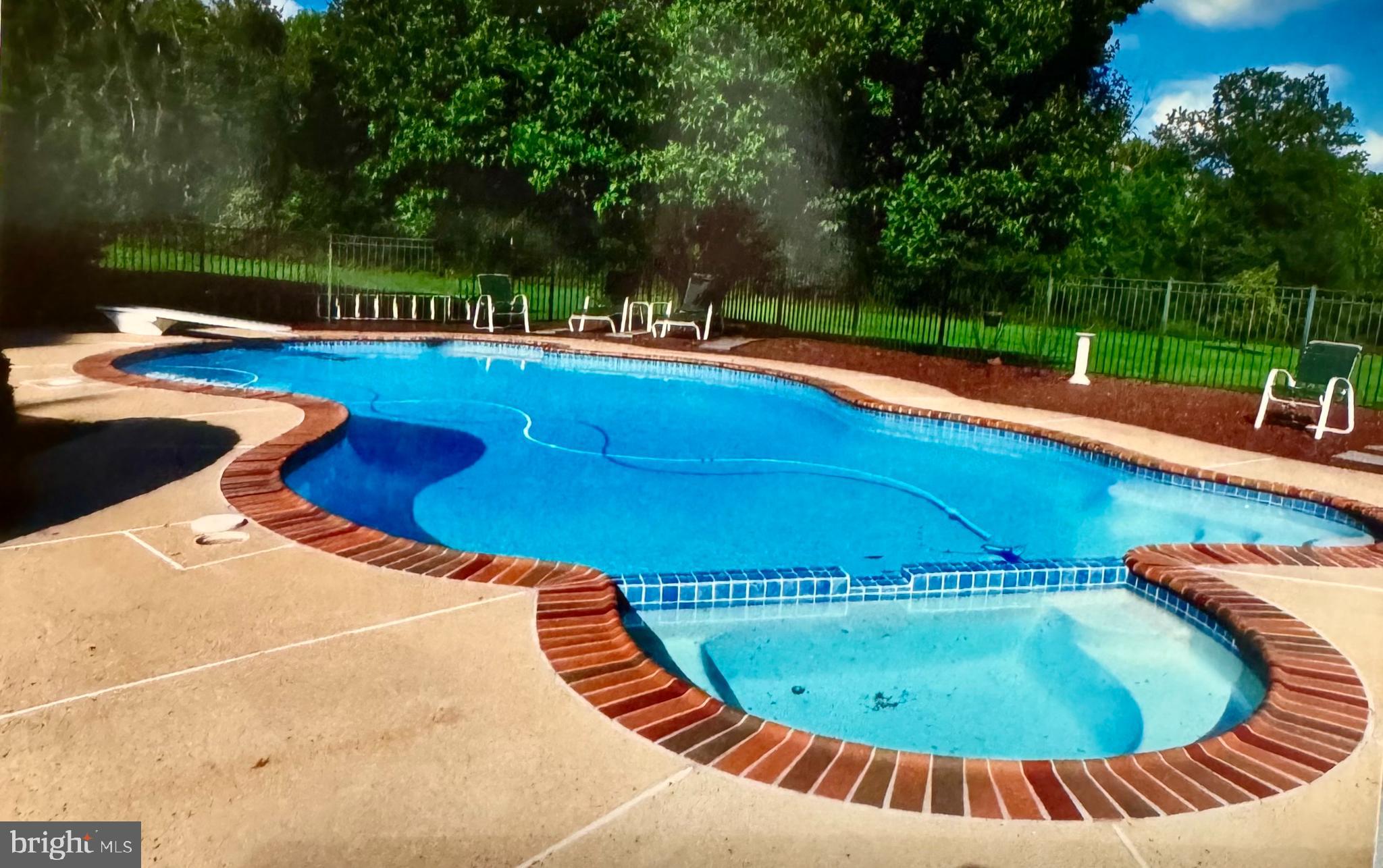 COUNTRY RIDGE - Residential