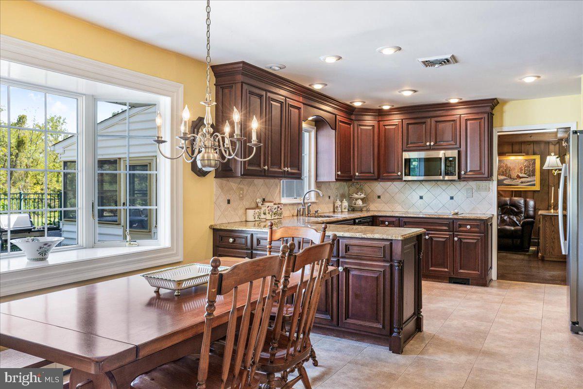 COUNTRY RIDGE - Residential