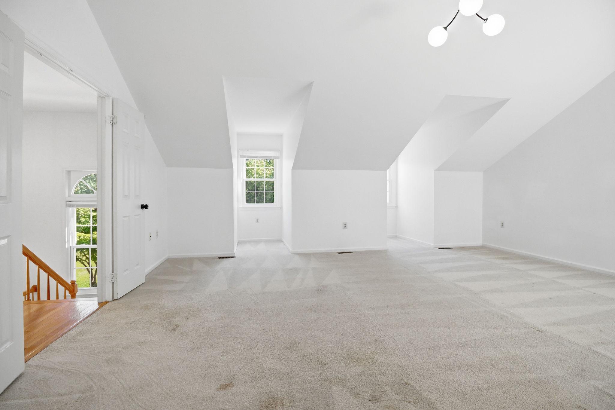 WASHINGTONIAN WOODS - Residential