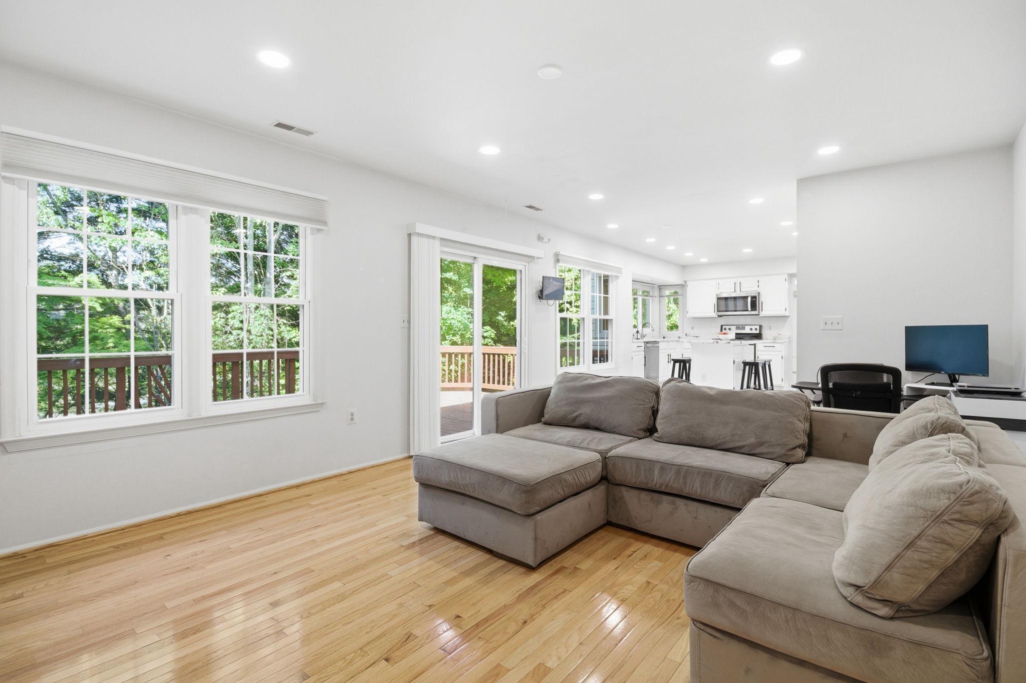 WASHINGTONIAN WOODS - Residential