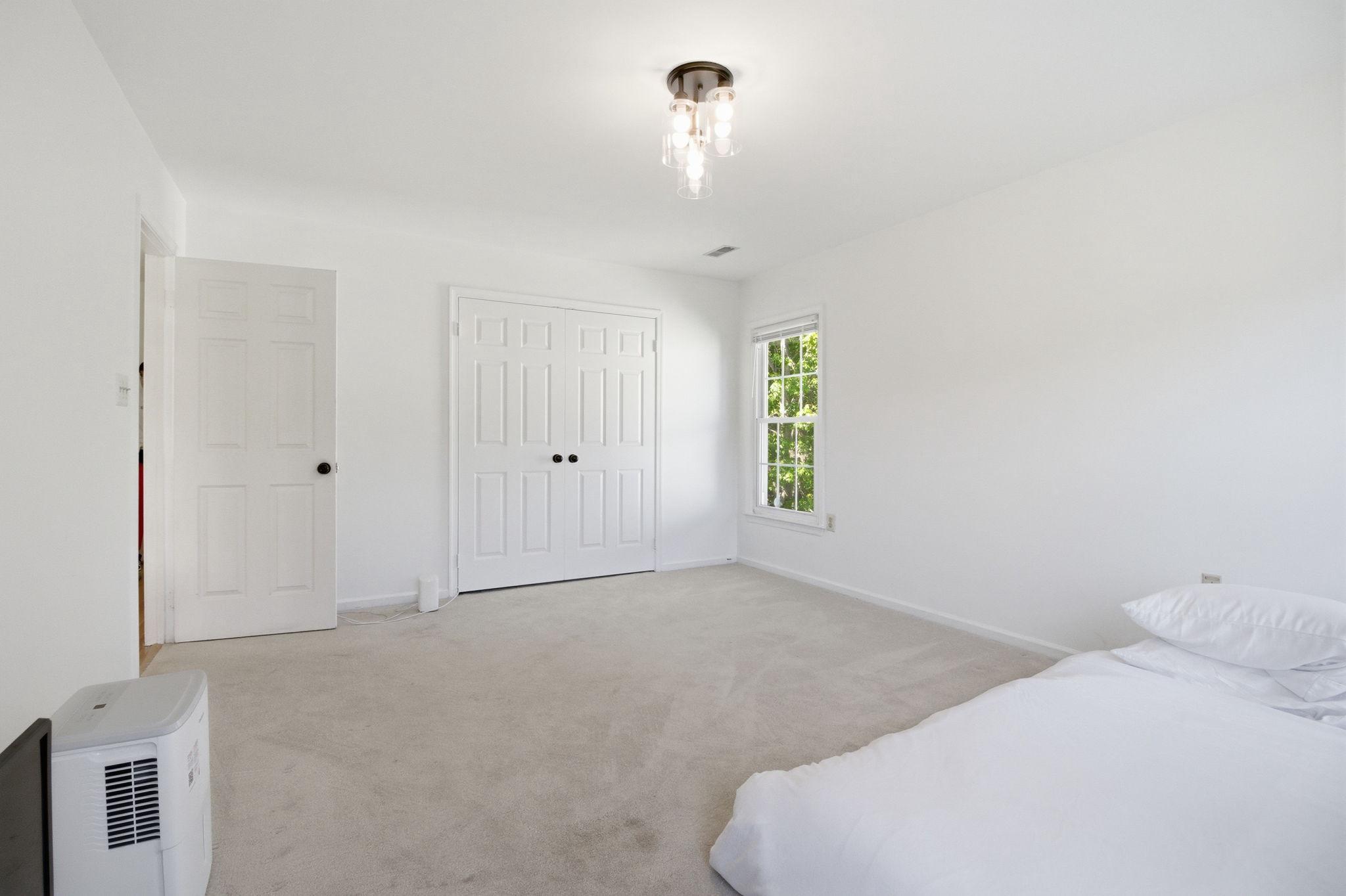 WASHINGTONIAN WOODS - Residential