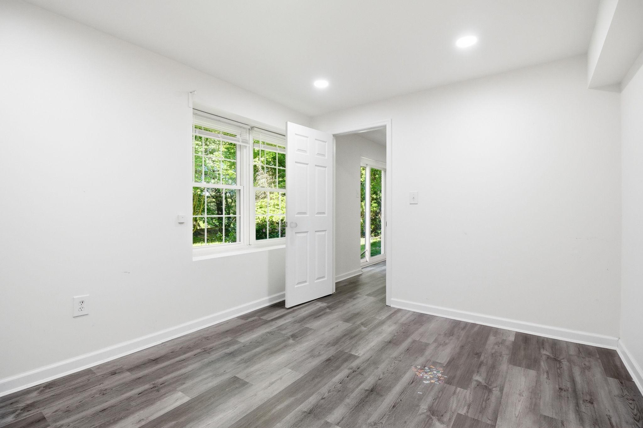 WASHINGTONIAN WOODS - Residential