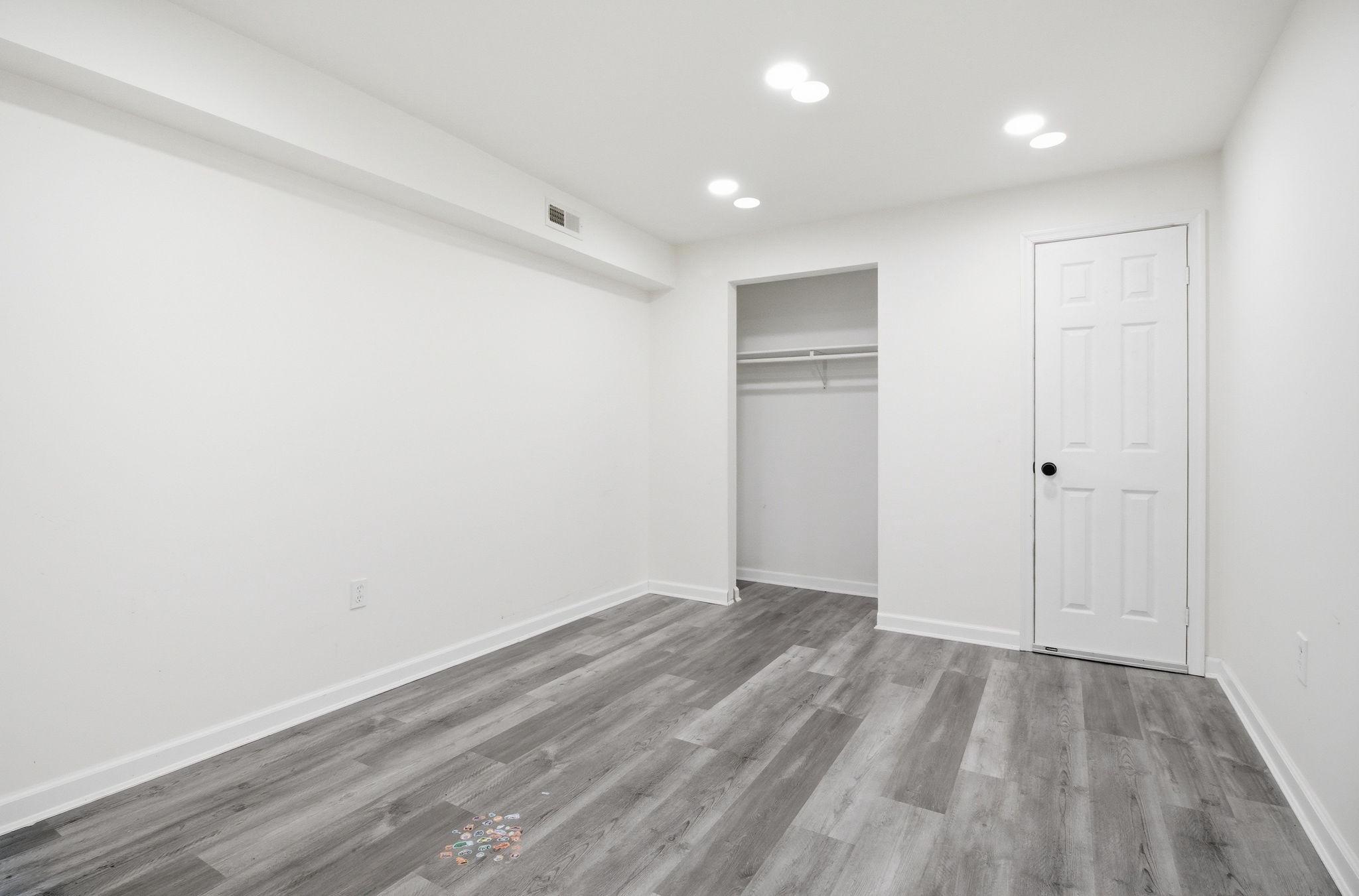 WASHINGTONIAN WOODS - Residential