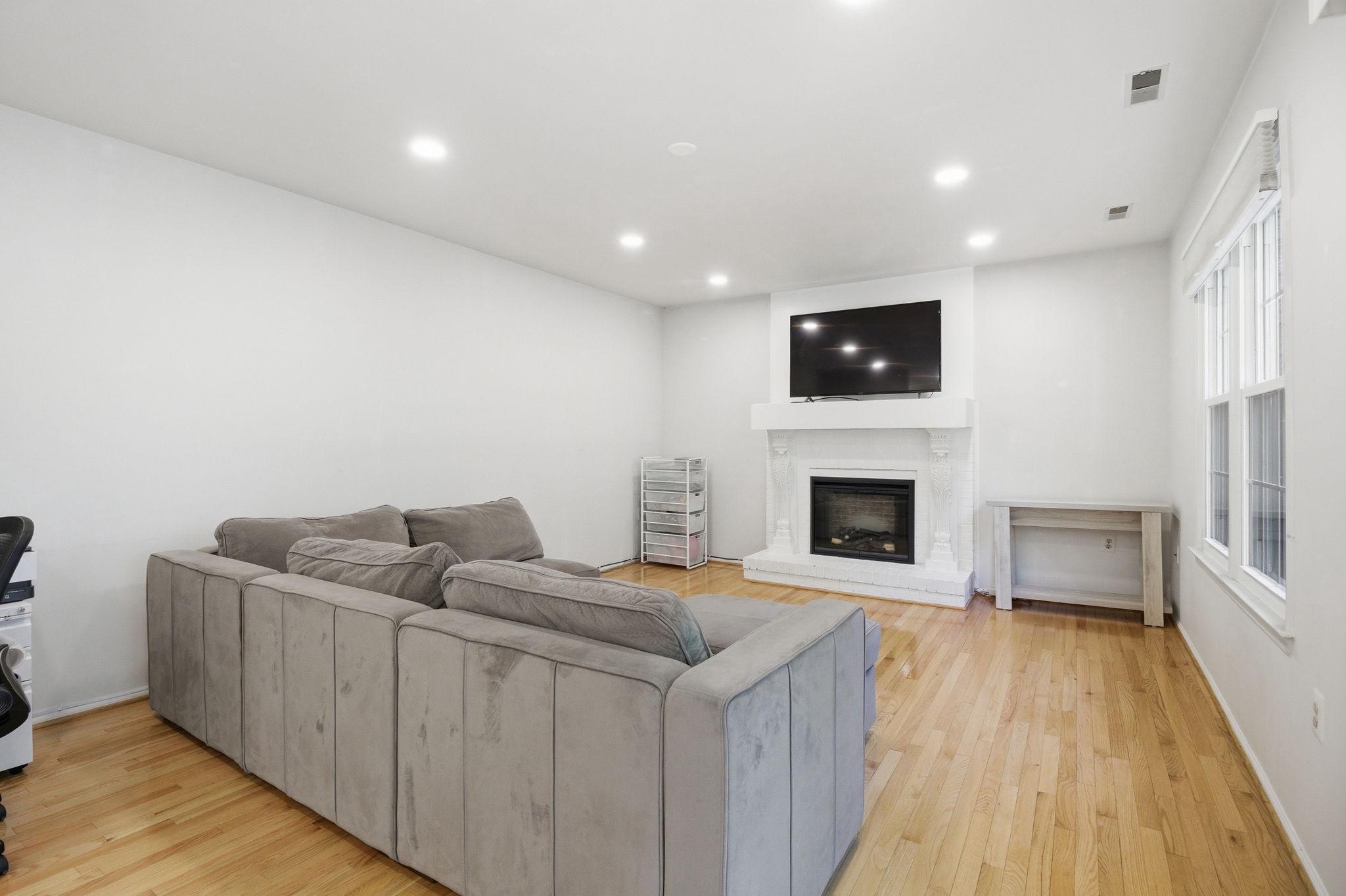 WASHINGTONIAN WOODS - Residential