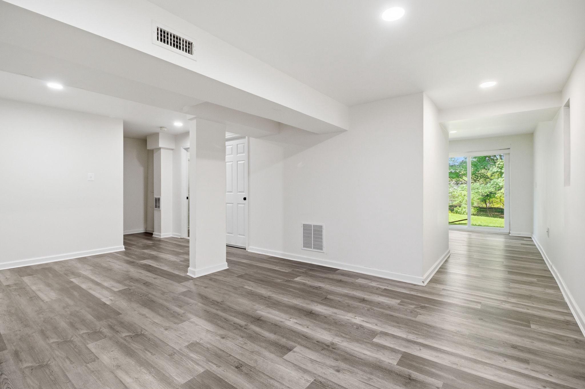 WASHINGTONIAN WOODS - Residential
