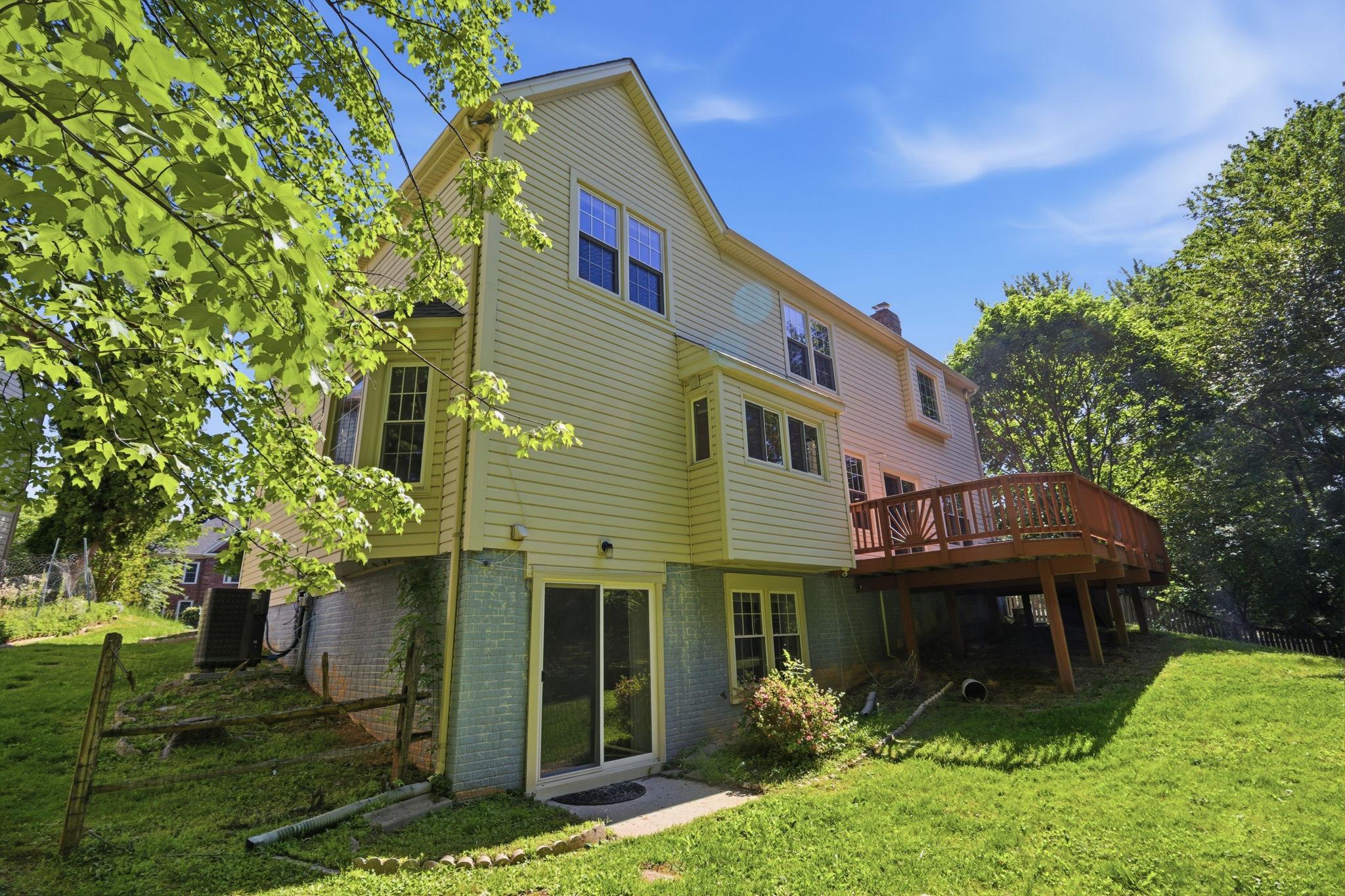 WASHINGTONIAN WOODS - Residential