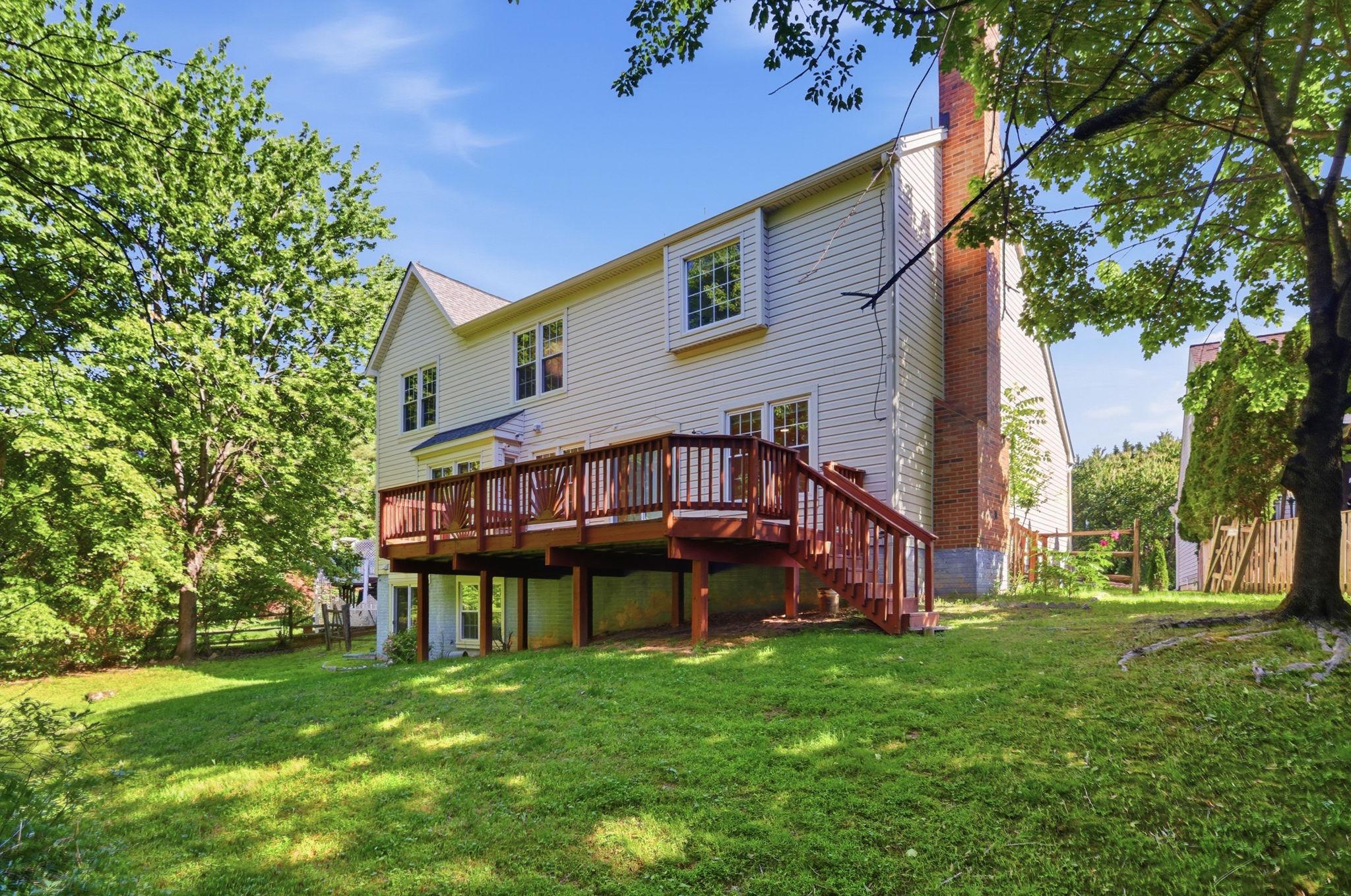 WASHINGTONIAN WOODS - Residential